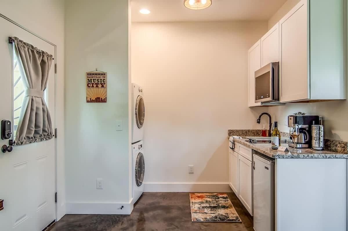 Rustic Walkable To Music Row! By Local