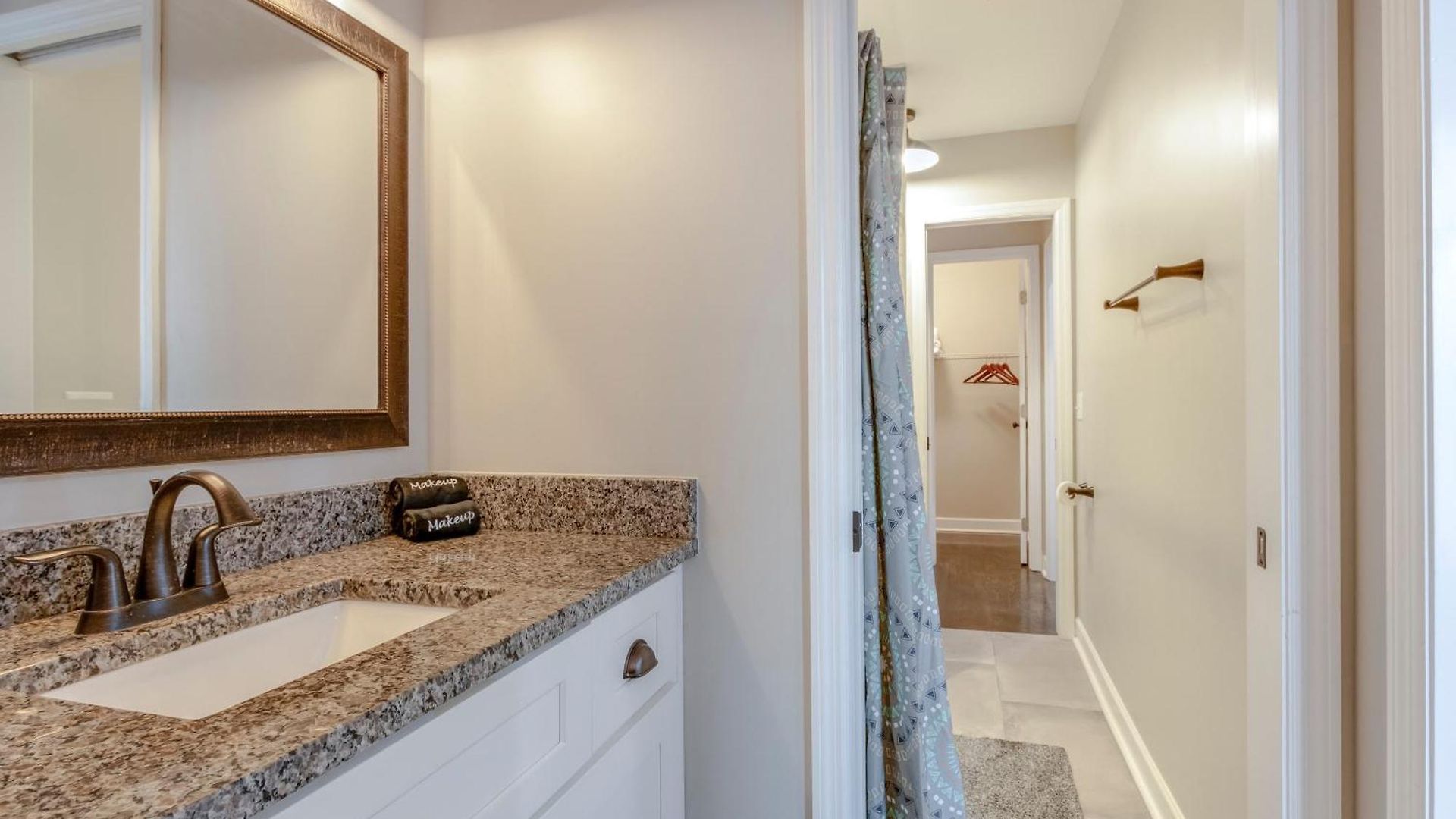 Steps From Hillsboro Village, Downtown 9 Mins Away Apartment