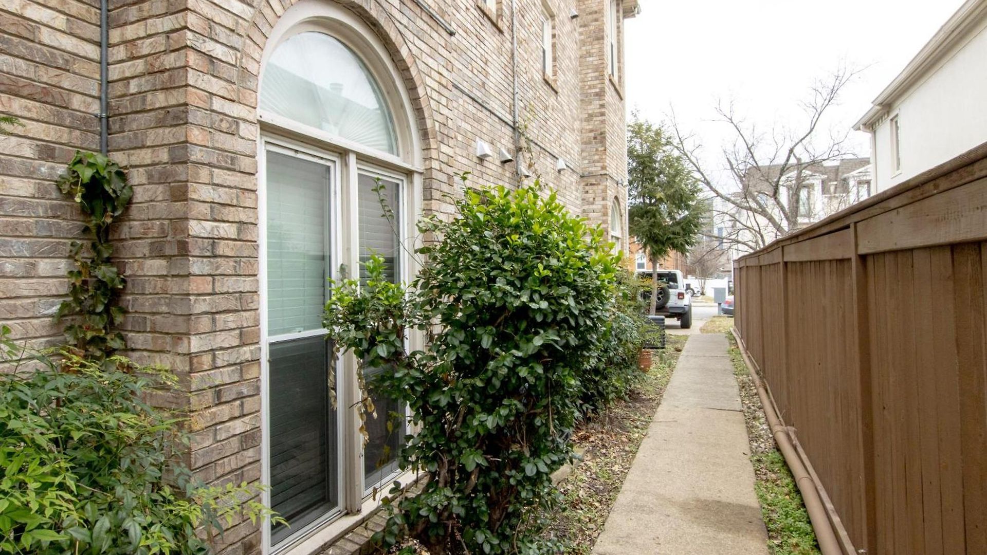 Steps From Vandy, Live Music-downtown 9 Mins Away! Apartment
