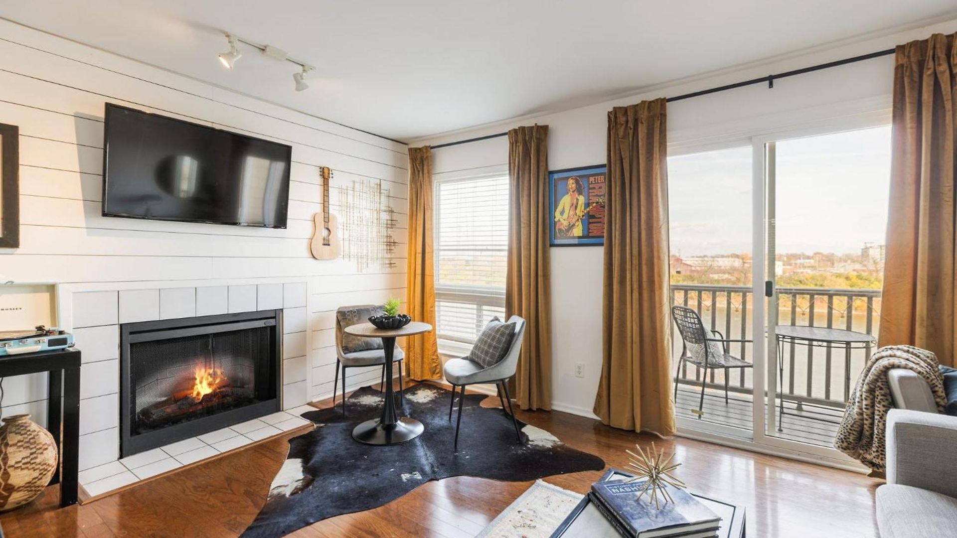 Downtown Riverfront Unit 790 Apartment *