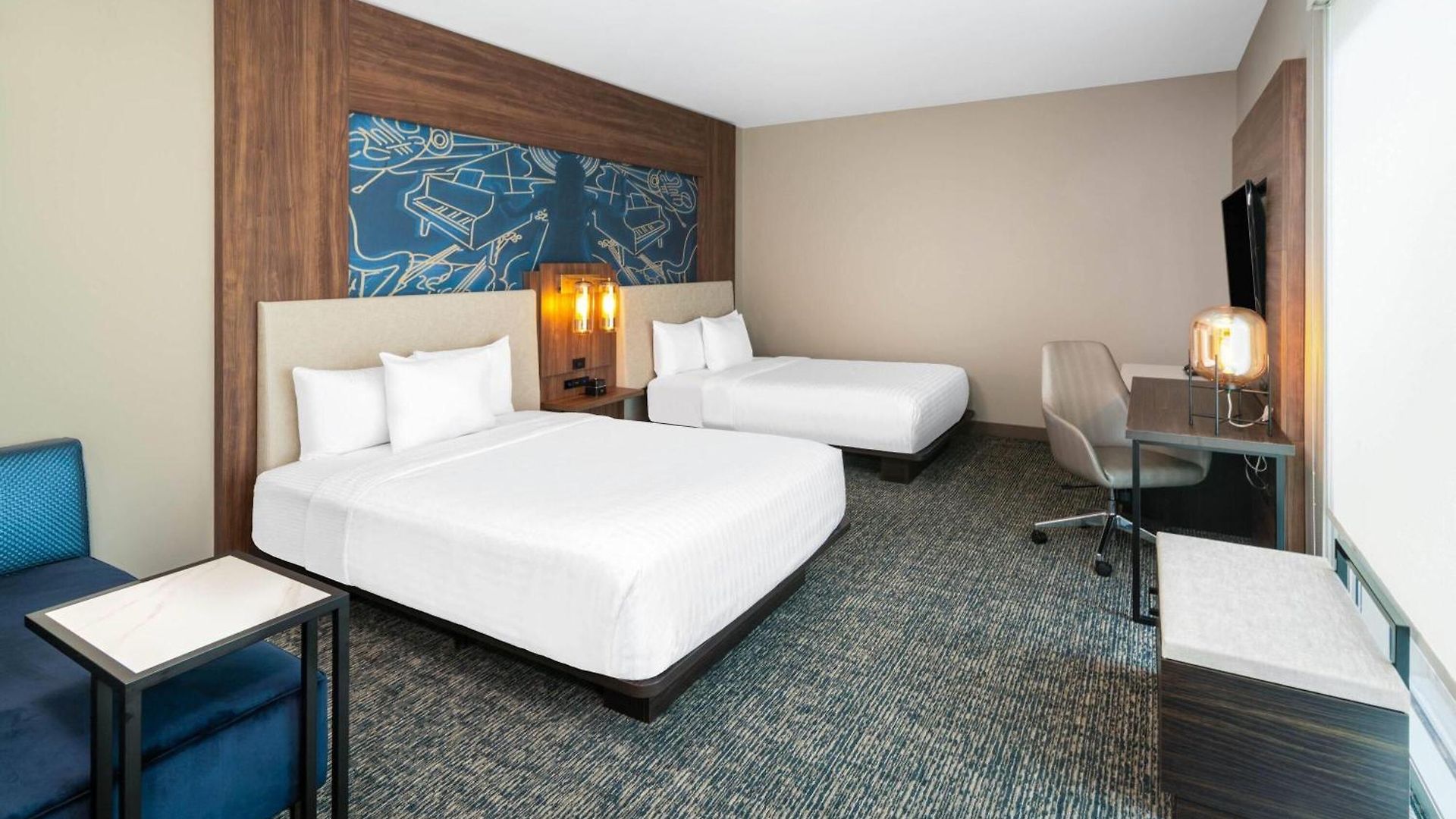 La Quinta & By Wyndham Downtown Stadium Hotel