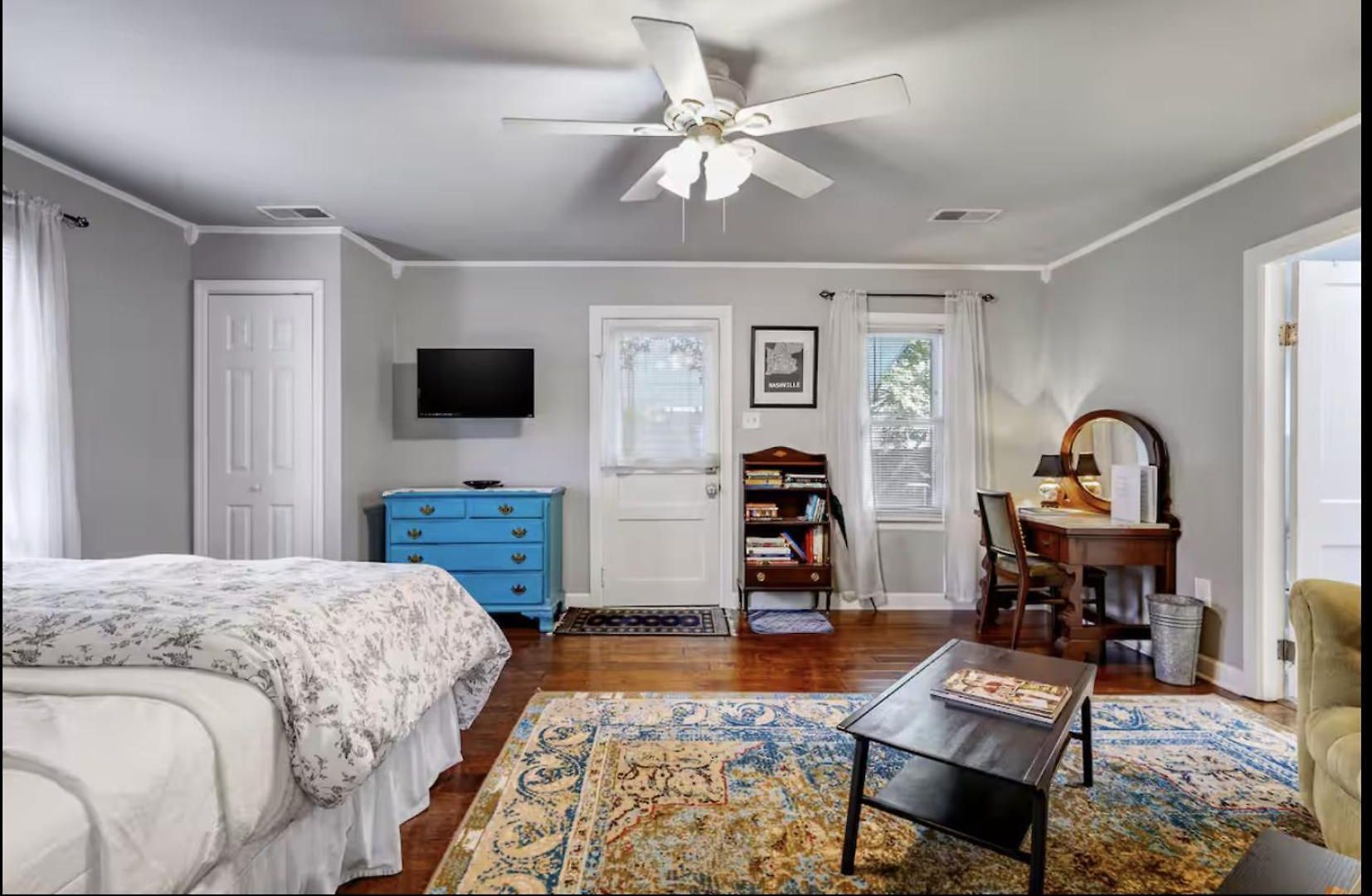 Peaceful Private Cottage, Walk To Park & 5 Mins To Downtown Guest house