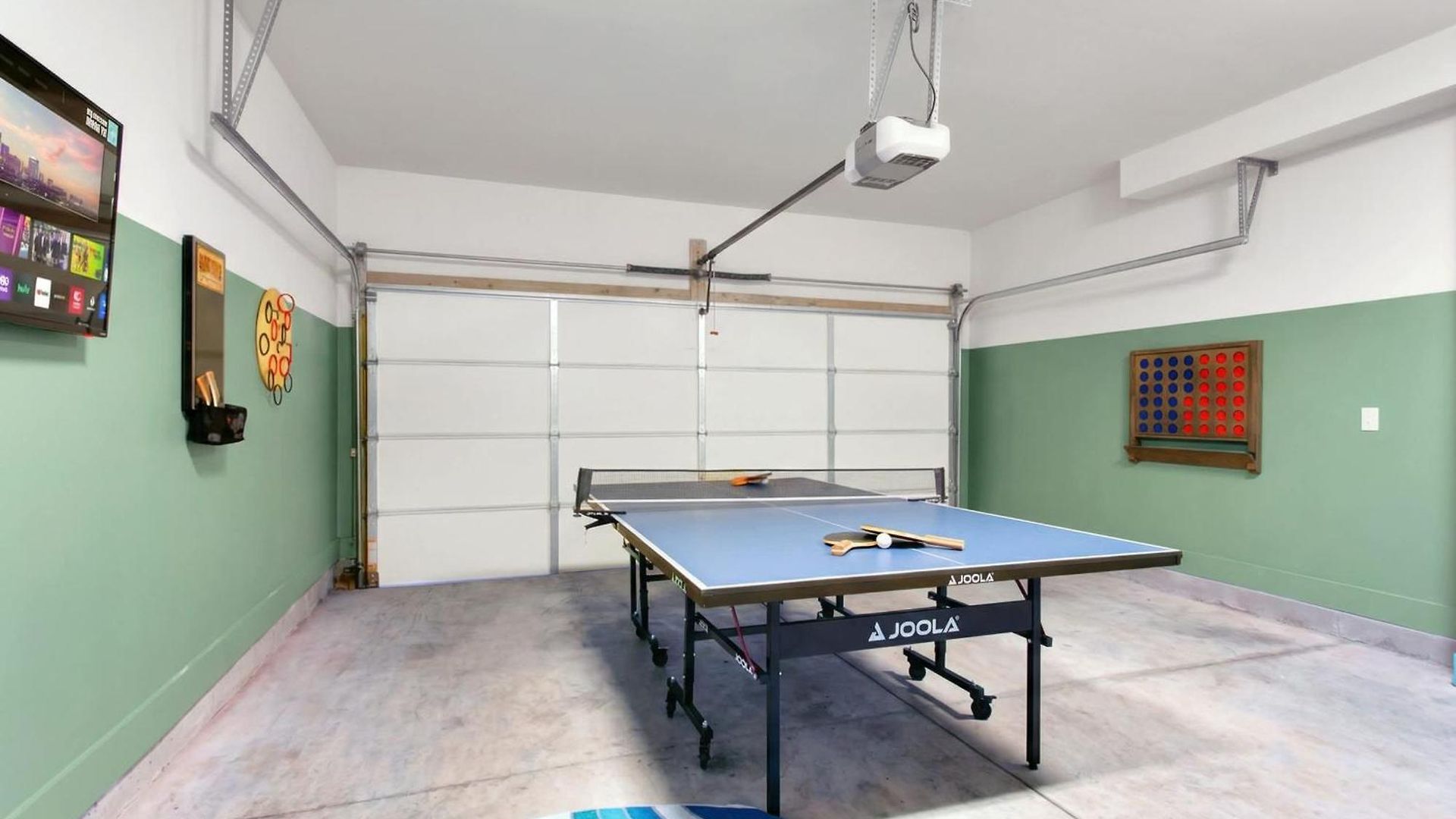 Lux Retreat 12 Beds Games Bar Holiday home *