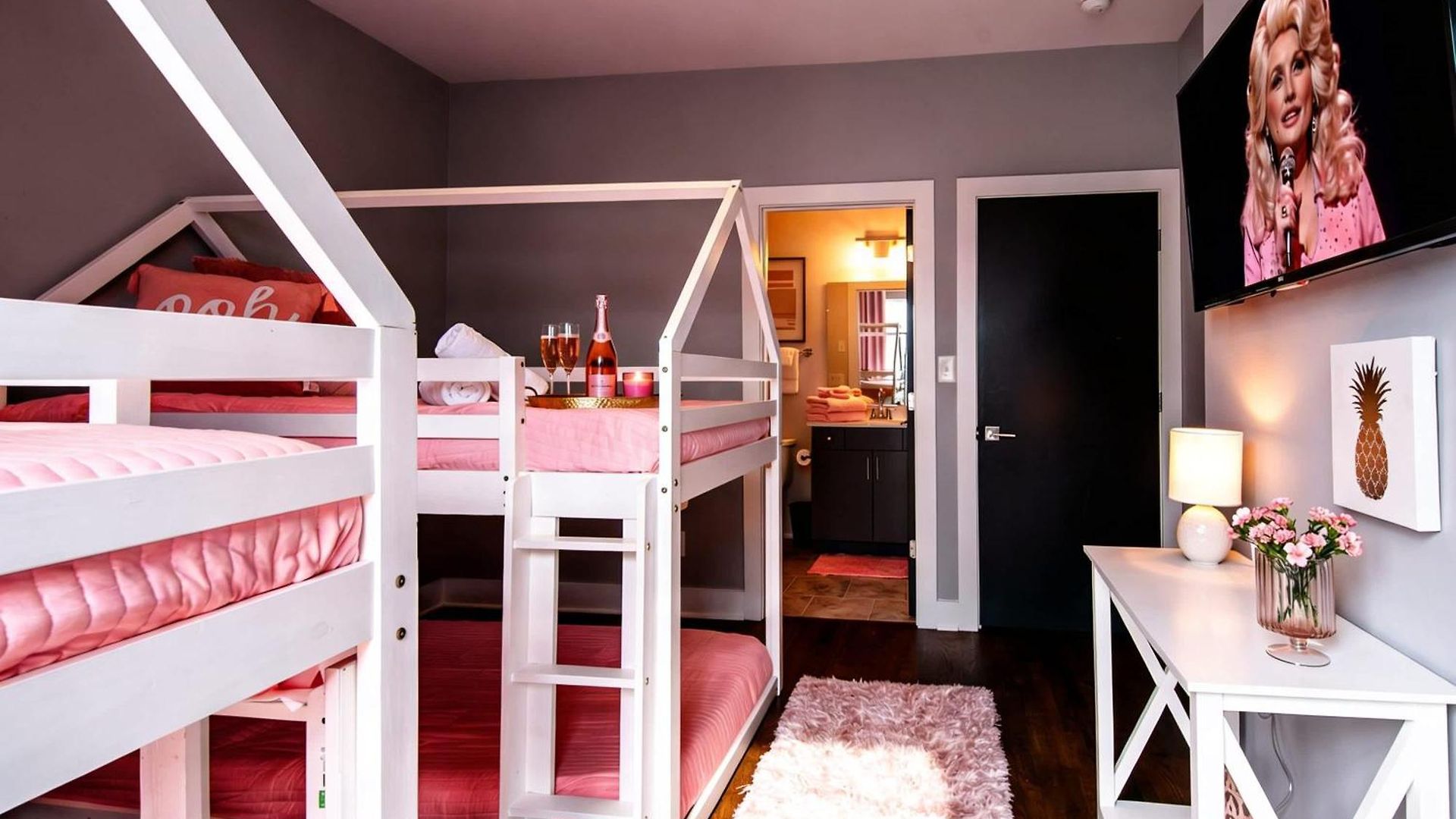 New Dollys Dream 12 Beds Downtown Nash Opry Karaoke *