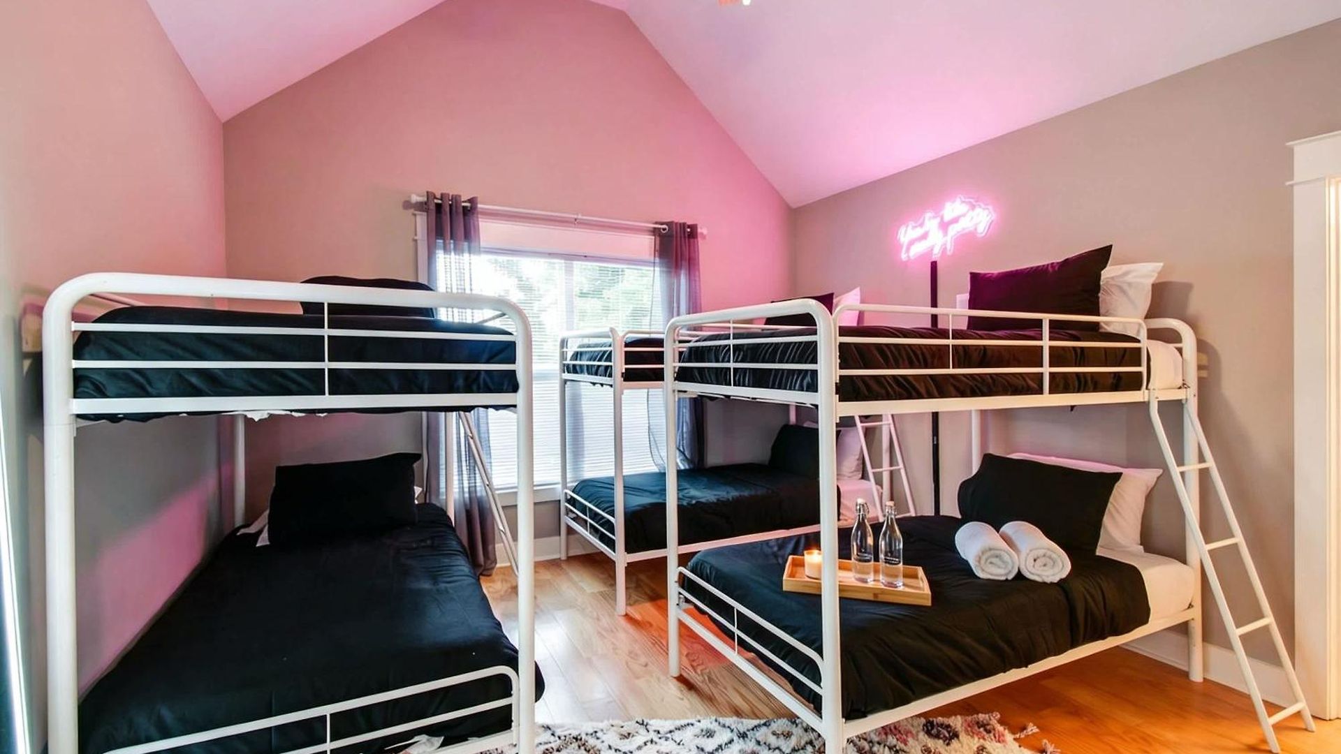 Fast 12 Beds Large Yard Free Parking *