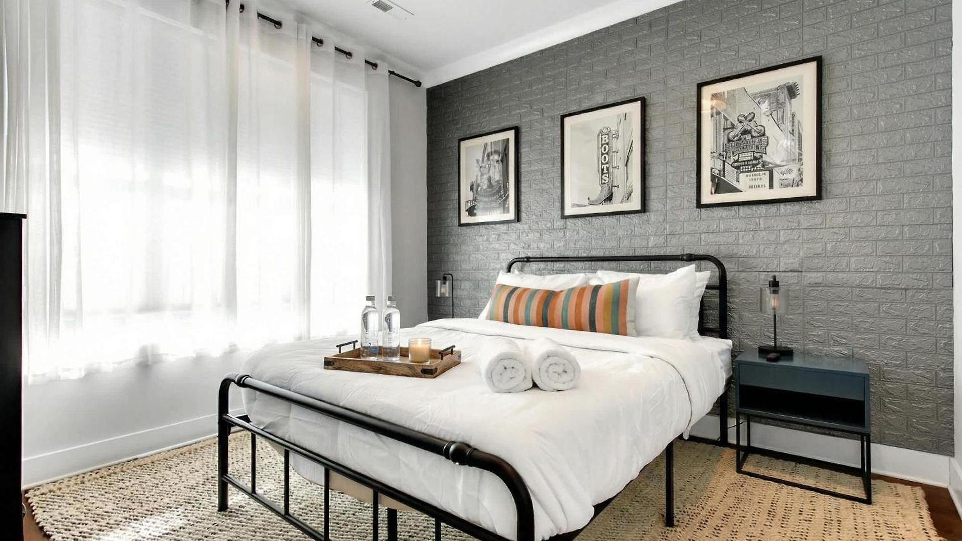 Lux Retreat 12 Beds Games Bar Nashville