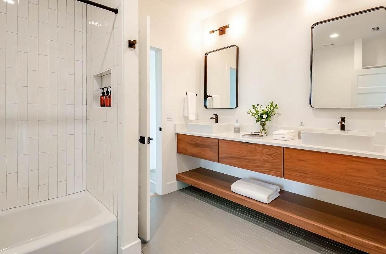 Close To The Gulch - Book Today