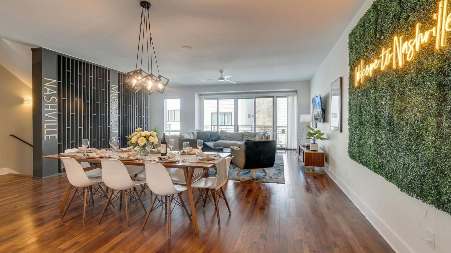 Downtown Luxury - 10 Beds & Free Parking Holiday home