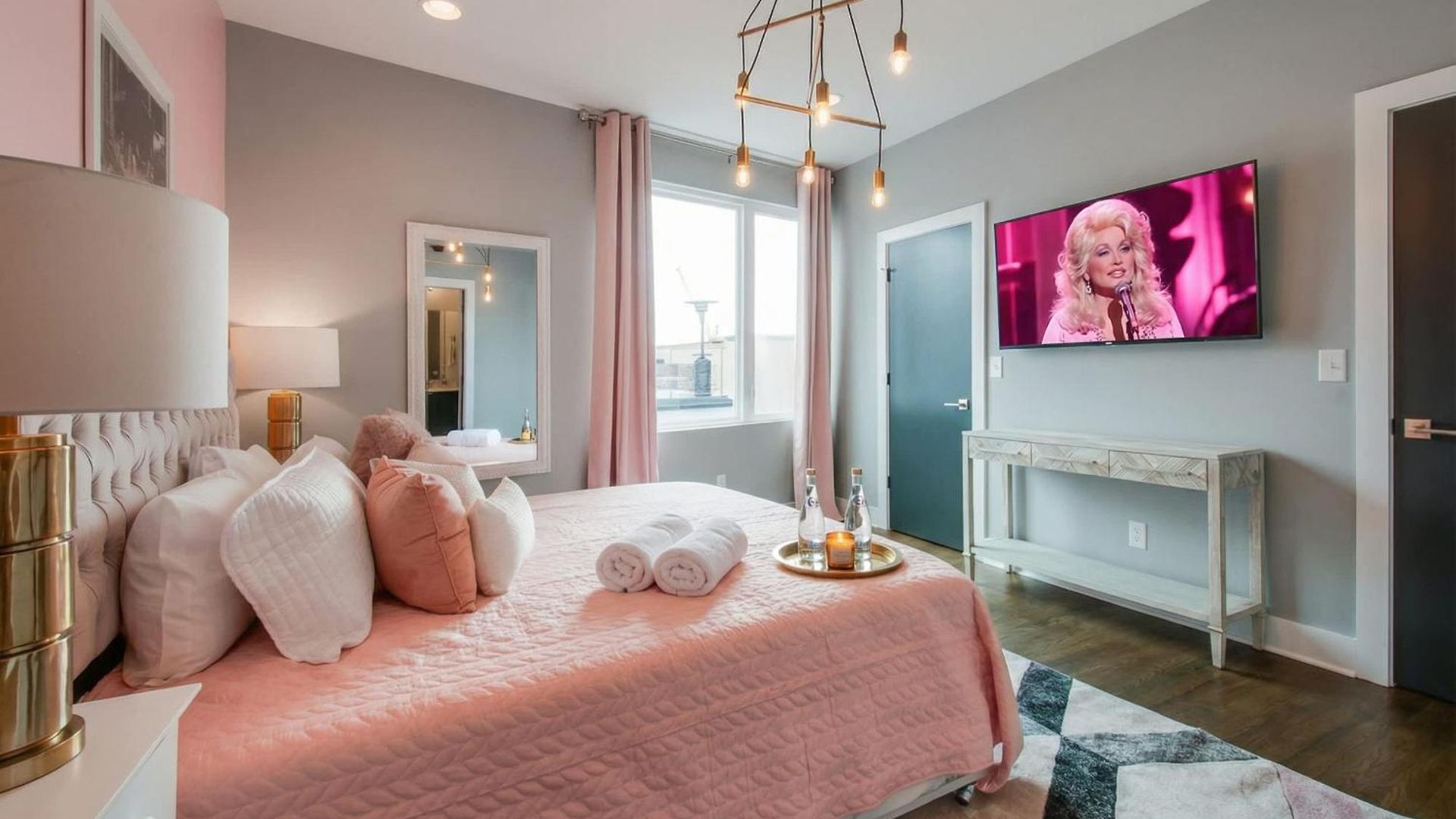 King & Queen 2 Homes - 24 Beds Views * Nashville
