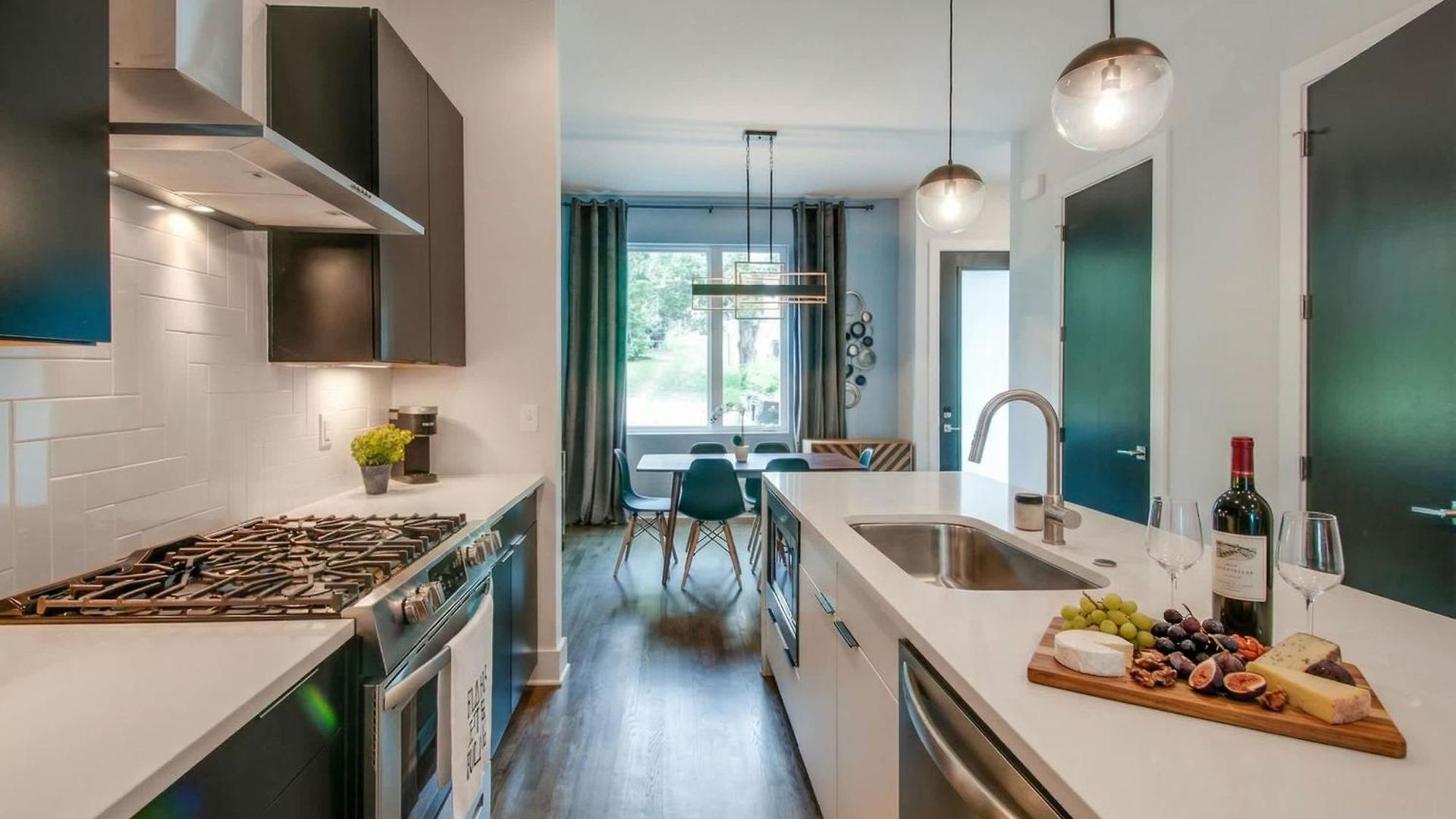 King & Queen 2 Homes - 24 Beds Views * Nashville