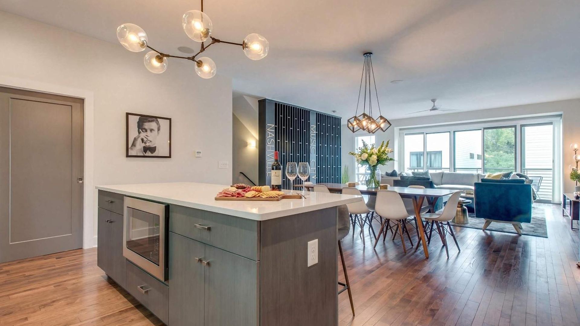 Downtown Luxury - 10 Beds & Free Parking Holiday home *
