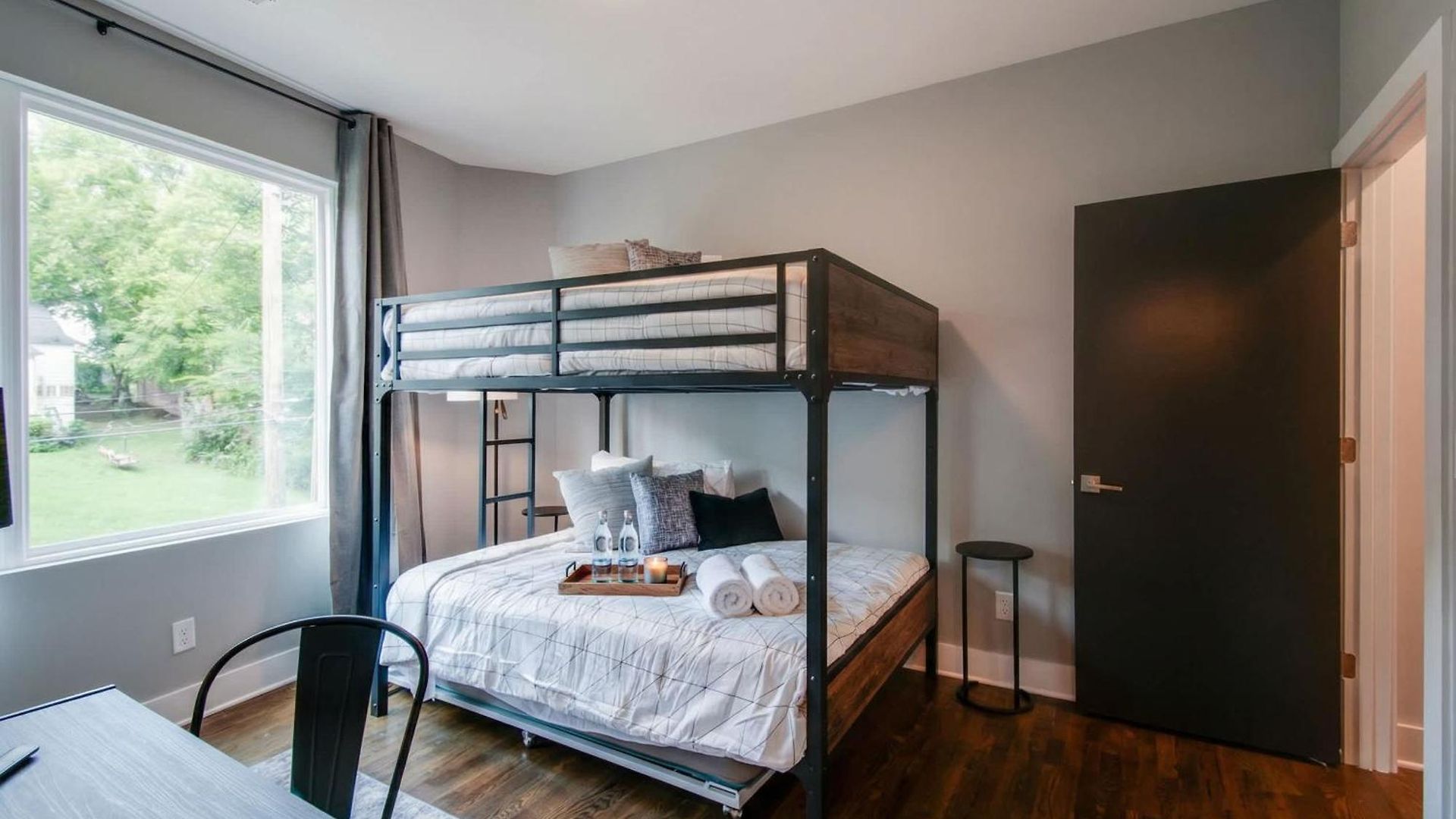 King & Queen 2 Homes - 24 Beds Views *
