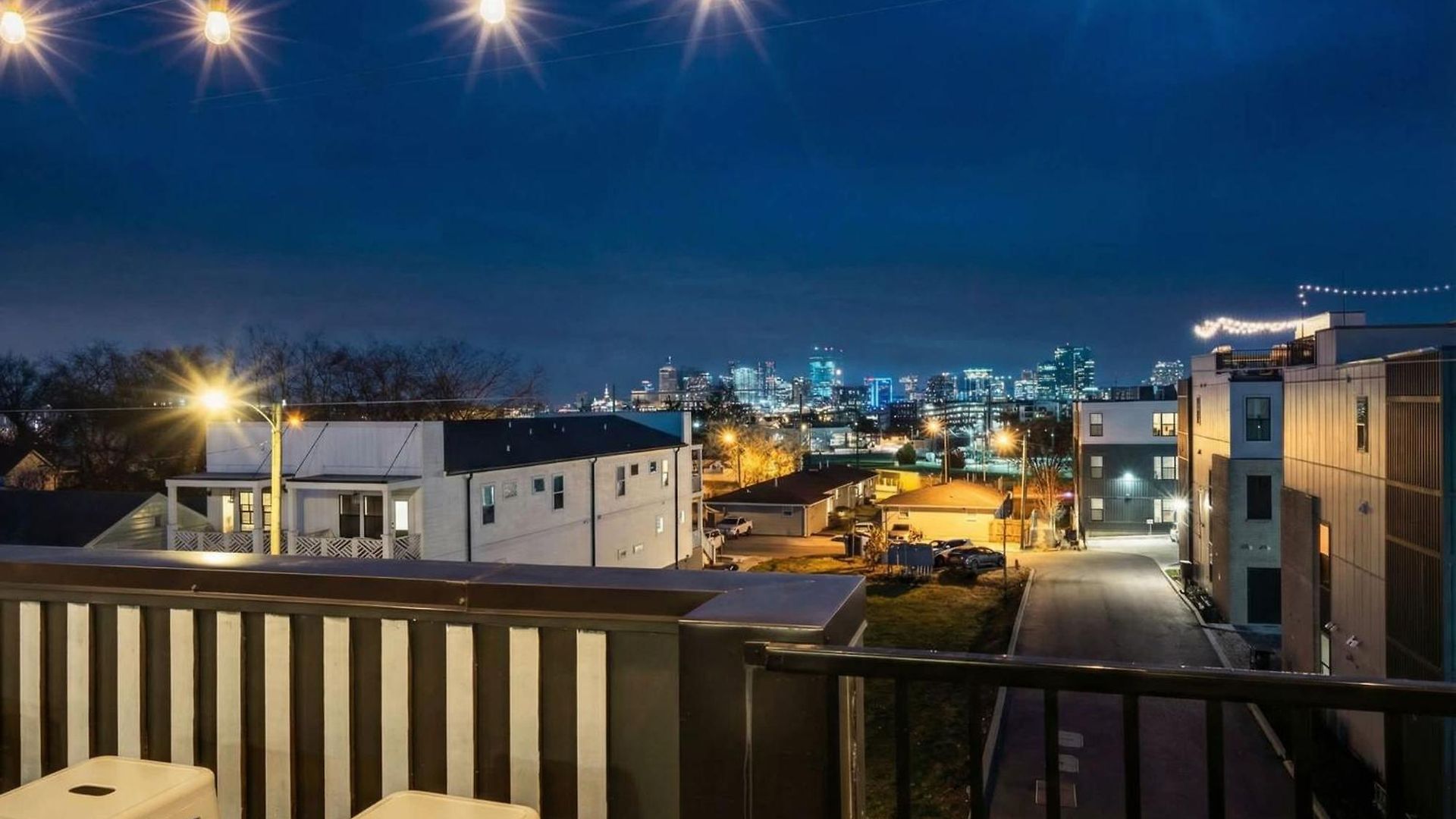 New Luxe 4br 12 Beds - Roofdeck Views - Chefs Kitchen Holiday home *