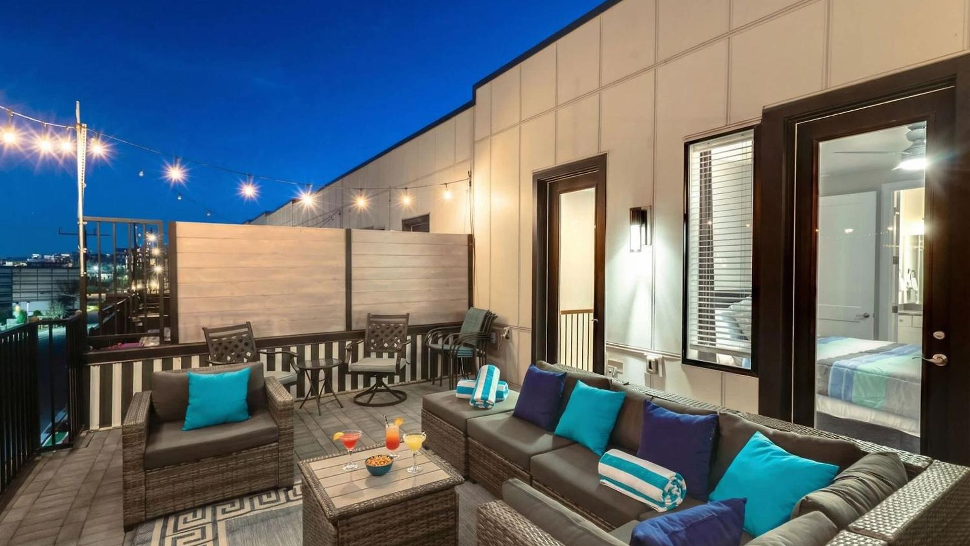 New Luxe 4br 12 Beds - Roofdeck Views - Chefs Kitchen *