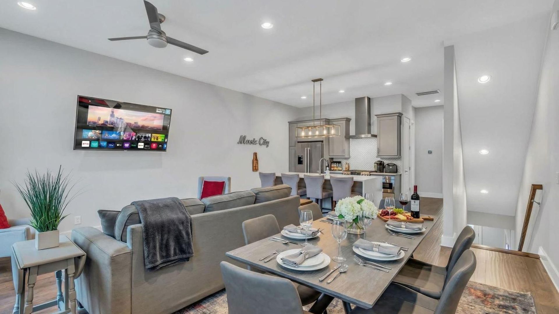 New Luxe 4br 12 Beds - Roofdeck Views - Chefs Kitchen Nashville