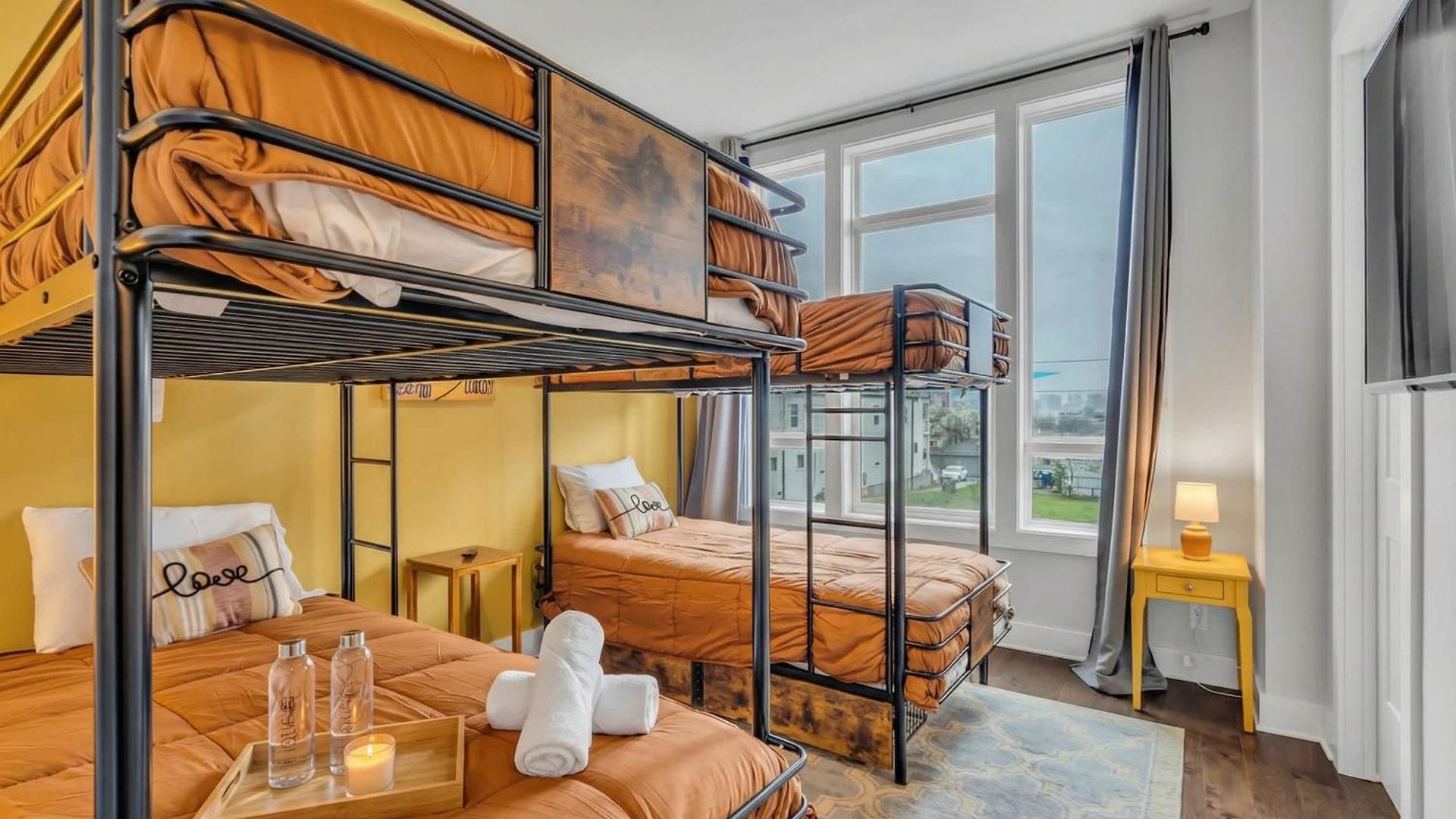 New Luxe 4br 12 Beds - Roofdeck Views - Chefs Kitchen Holiday home *