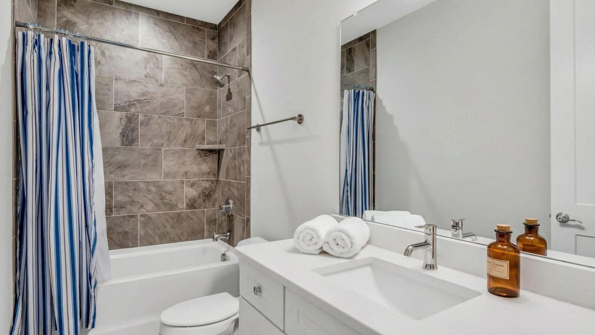 Holiday home New Luxe 4br 12 Beds - Roofdeck Views - Chefs Kitchen Nashville