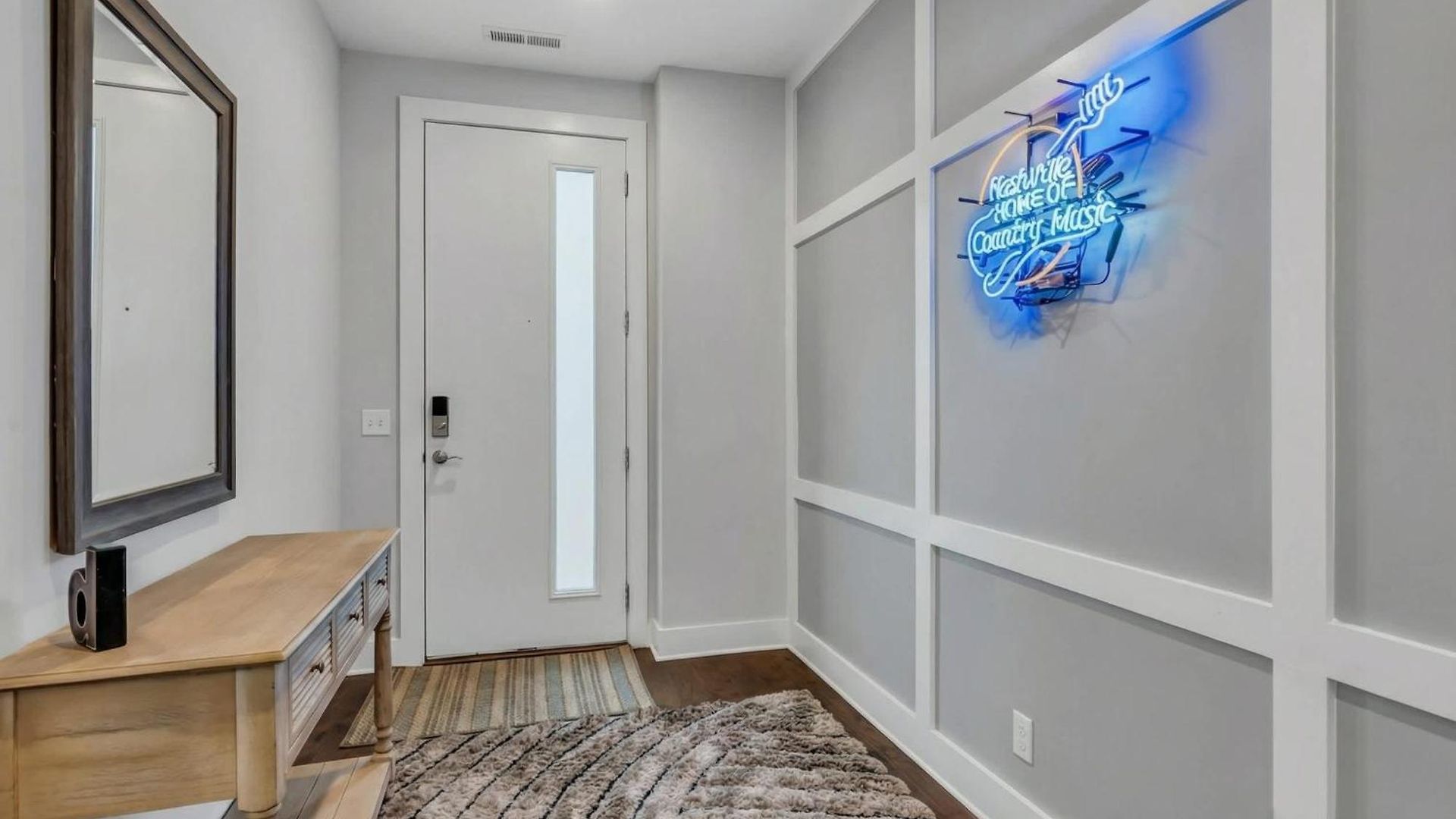 New Luxe 4br 12 Beds - Roofdeck Views - Chefs Kitchen Holiday home Nashville
