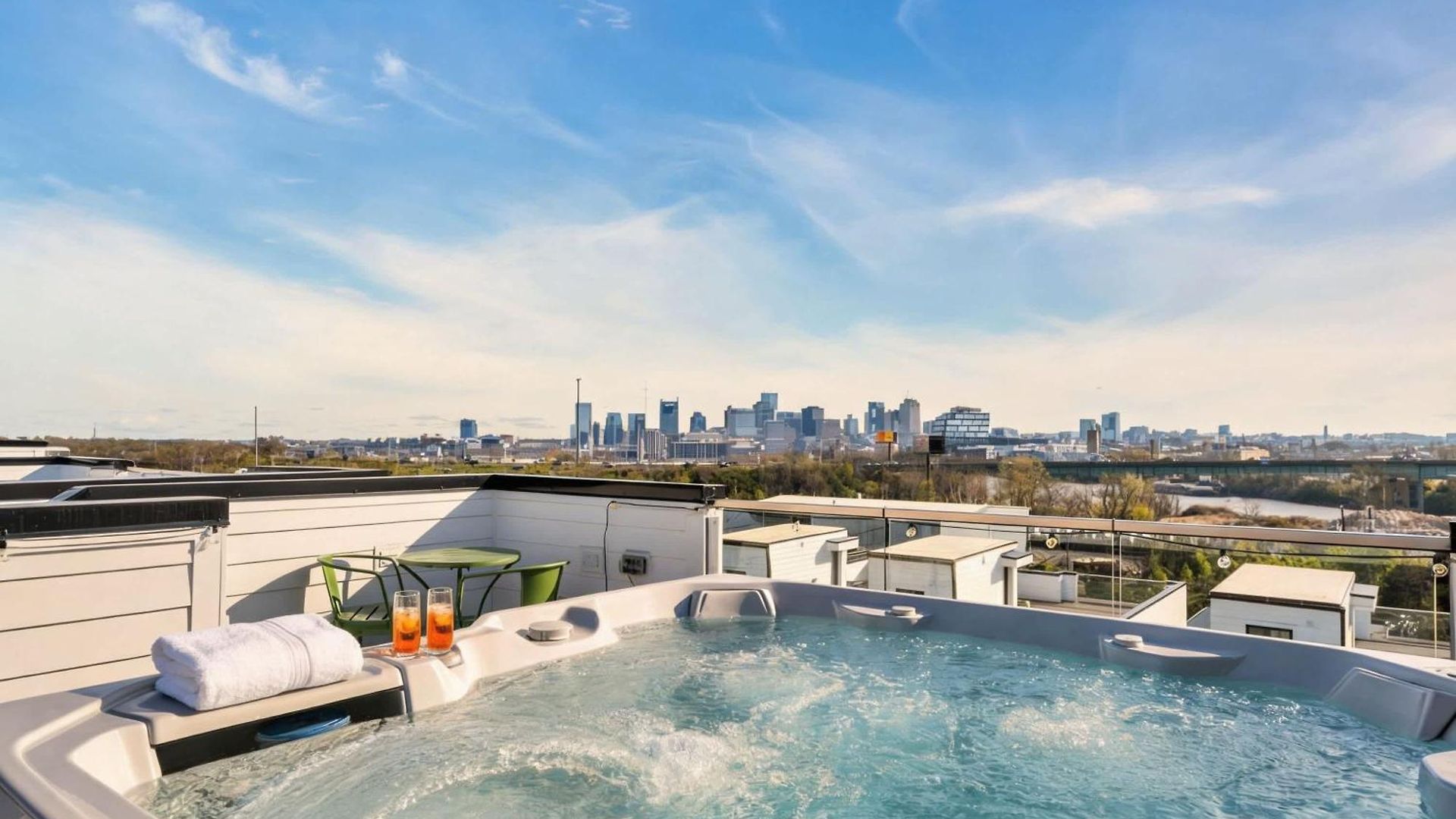 New Nash Eras - 15 Beds - Hot Tub On Rooftop Deck Nashville