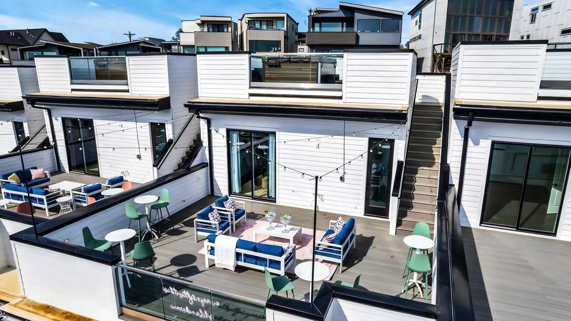 New Nash Eras - 15 Beds - Hot Tub On Rooftop Deck Holiday home *