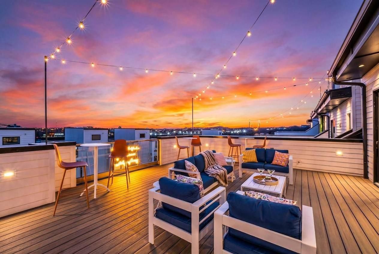 New Nash Eras - Rooftop Decks With Hot Tub - 15 Beds Holiday home *