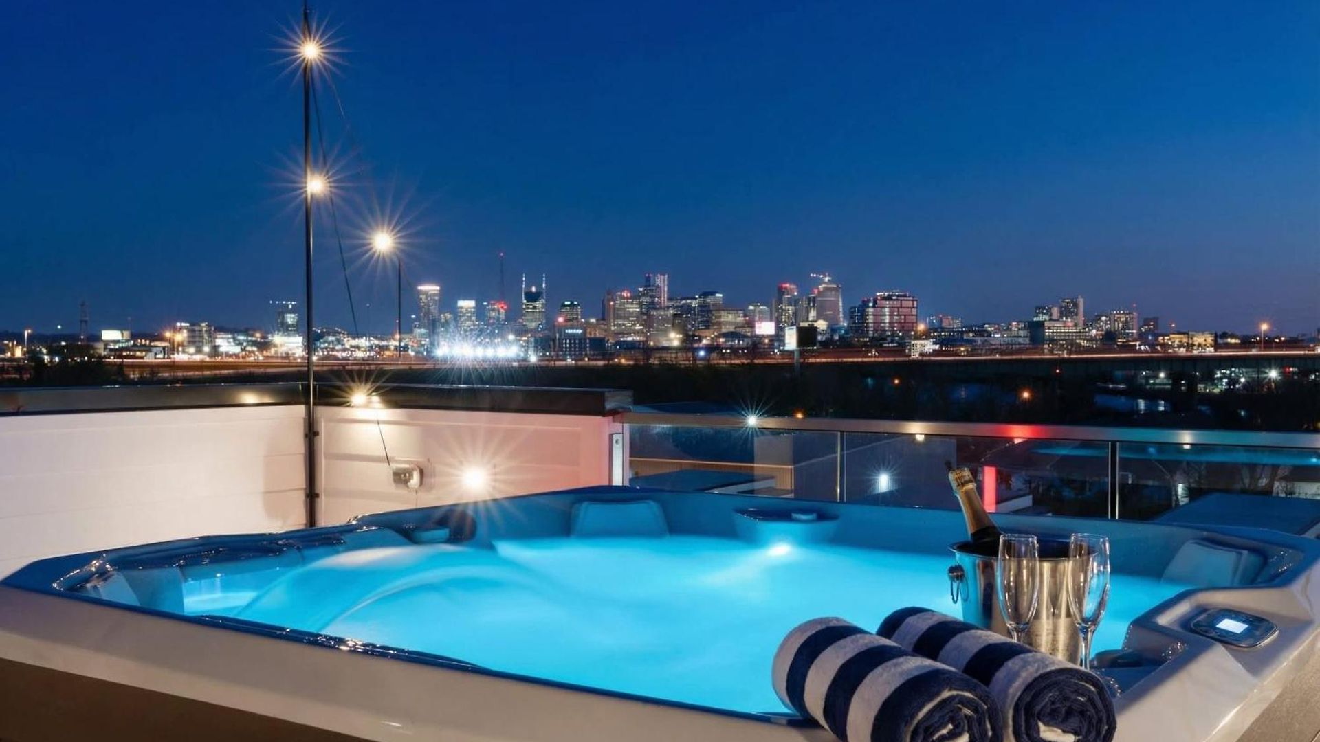 New We Roll Rooftop - Hot Tub With Views - 13 Beds Nashville