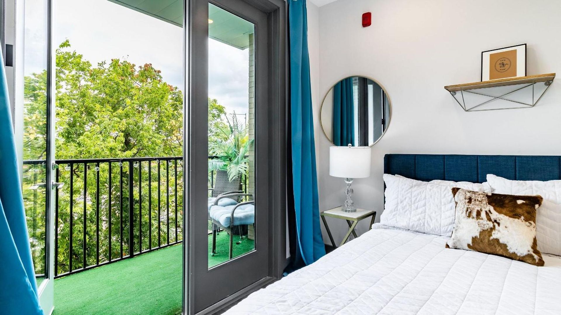 Lindsley By Avantstay Apartment