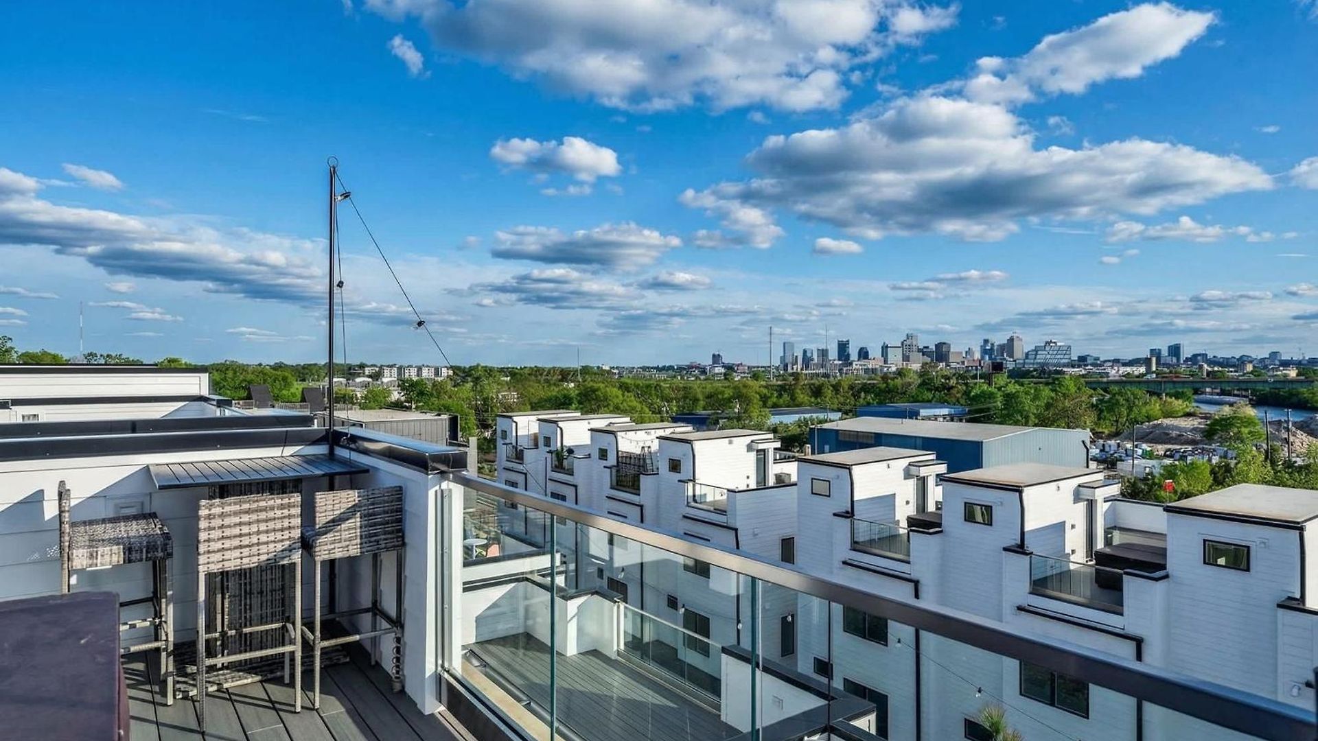 New We Roll Rooftop - Hot Tub With Views - 13 Beds Holiday home
