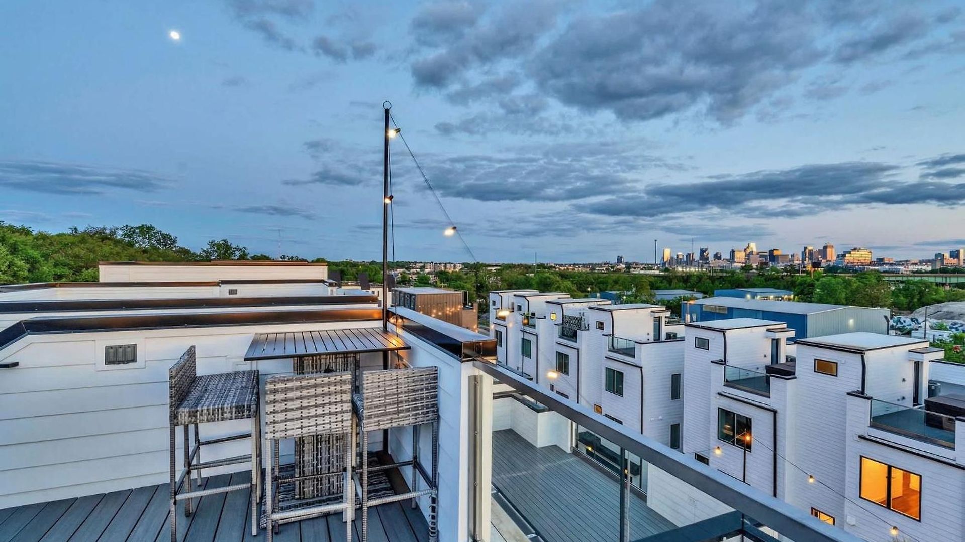 New We Roll Rooftop - Hot Tub With Views - 13 Beds Holiday home Nashville