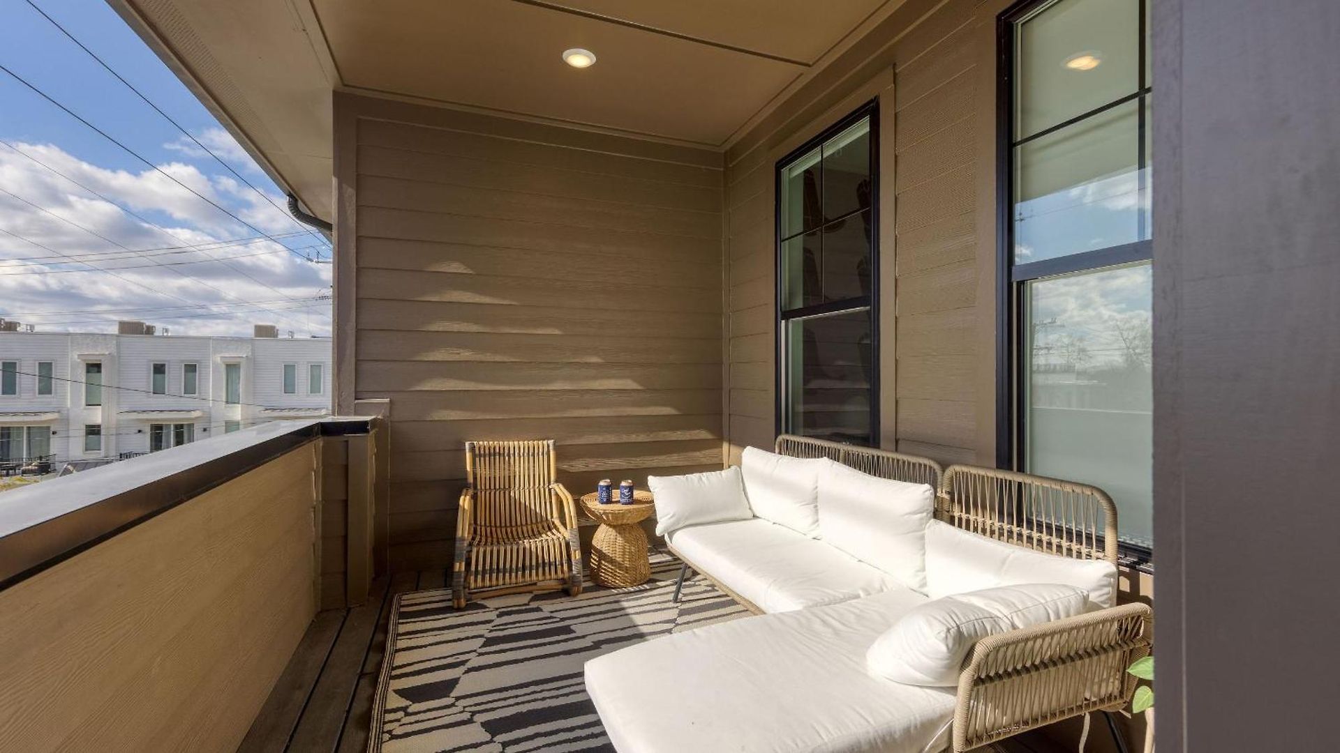 Holiday home Minutes To Broadway Chic Newly Built 4bdr W Balcony 98 Degrees By Avantstay Nashville