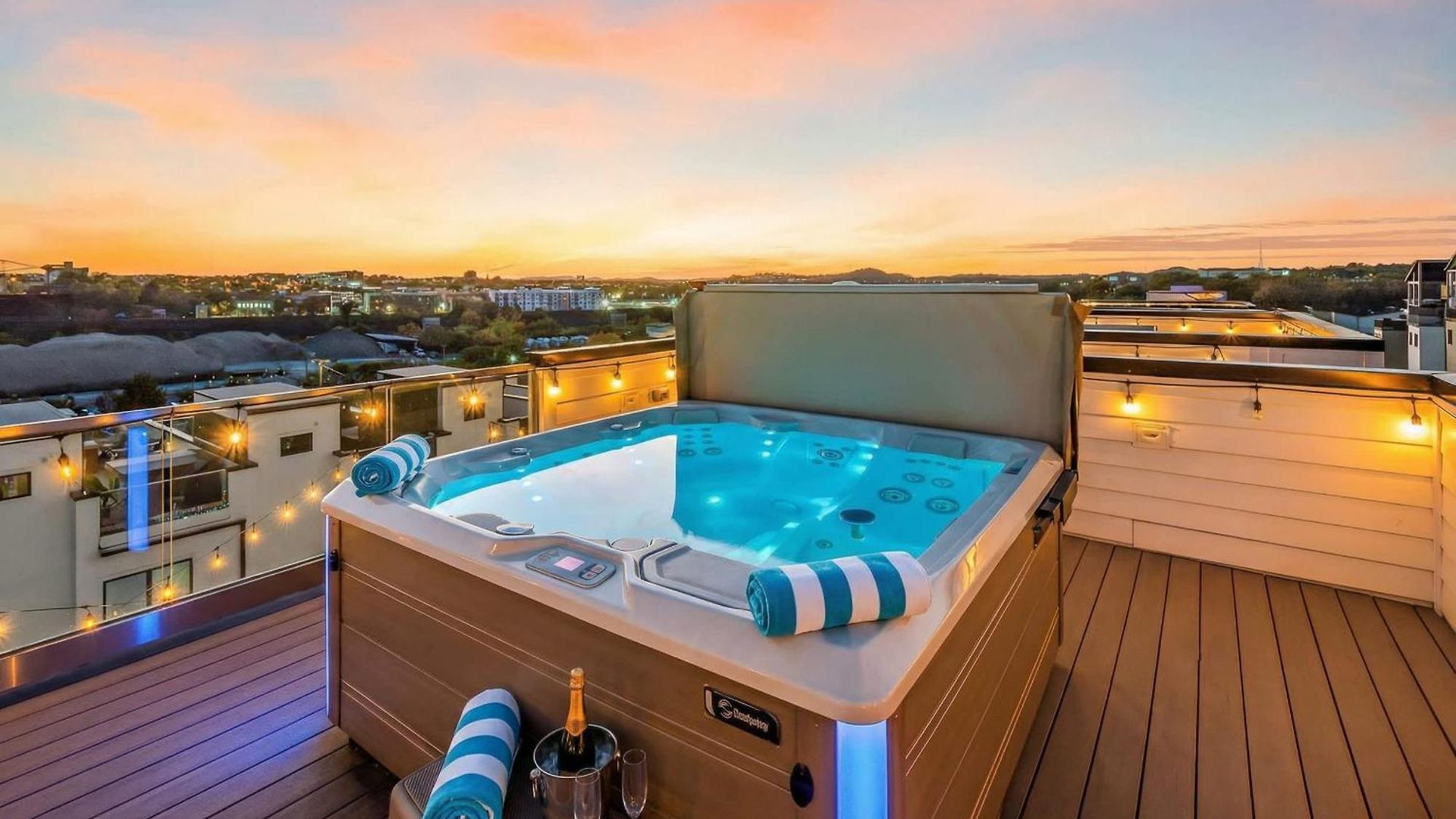 Rooftop Hot Tub Views Pac-man Pool Table * Nashville