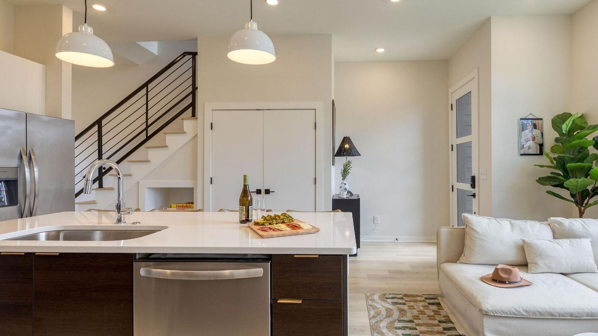 Newly Built 4bdr Townhome W Balcony Minutes To Broadway Lischey By Avantstay Holiday home Nashville