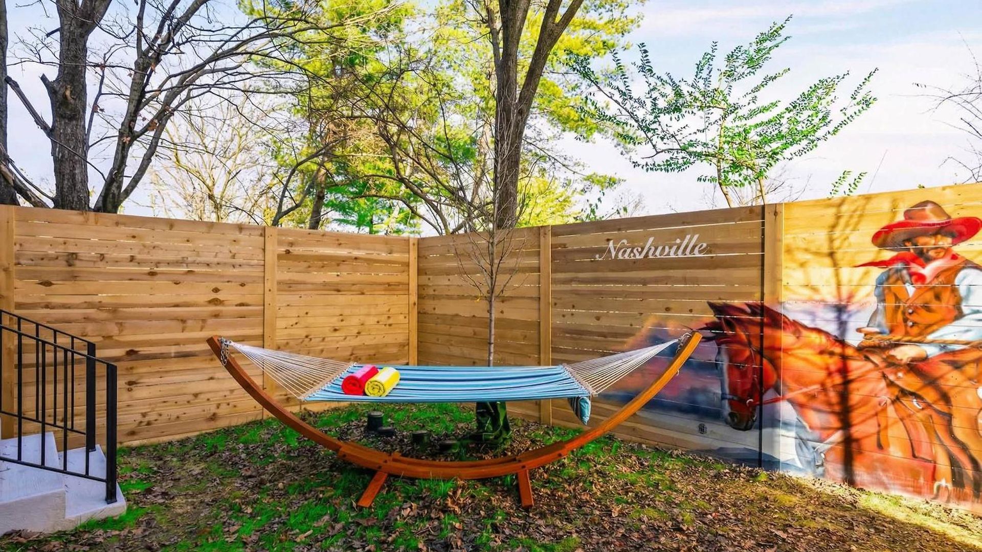 Hot Tub Poker Pool Table & Rooftop Mls View Nashville