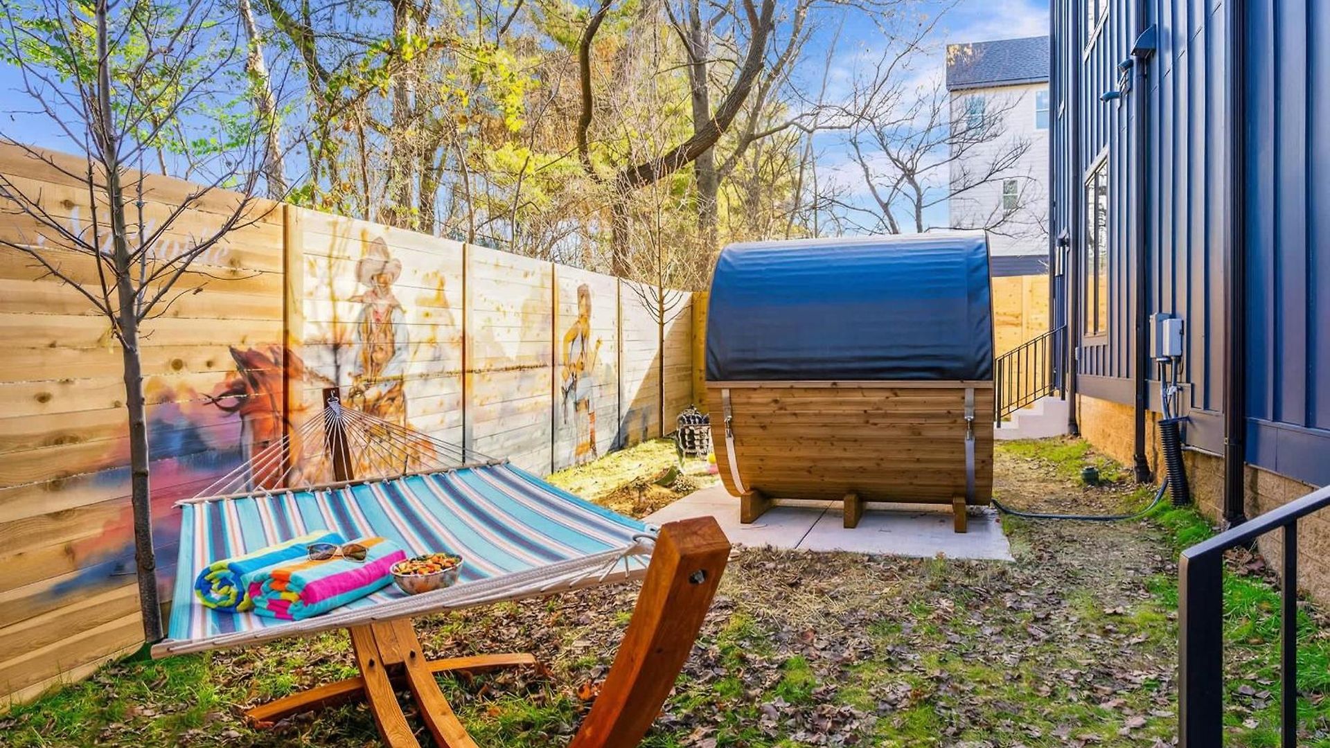 Hot Tub Poker Pool Table & Rooftop Mls View Holiday home *