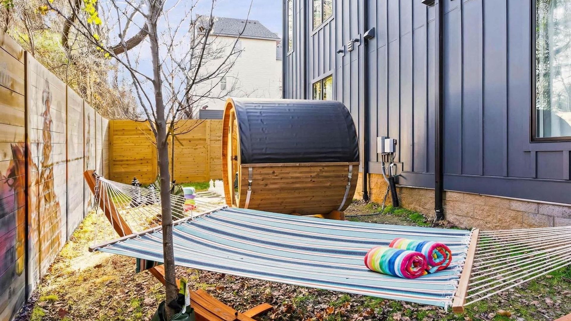 Hot Tub Poker Pool Table & Rooftop Mls View Nashville