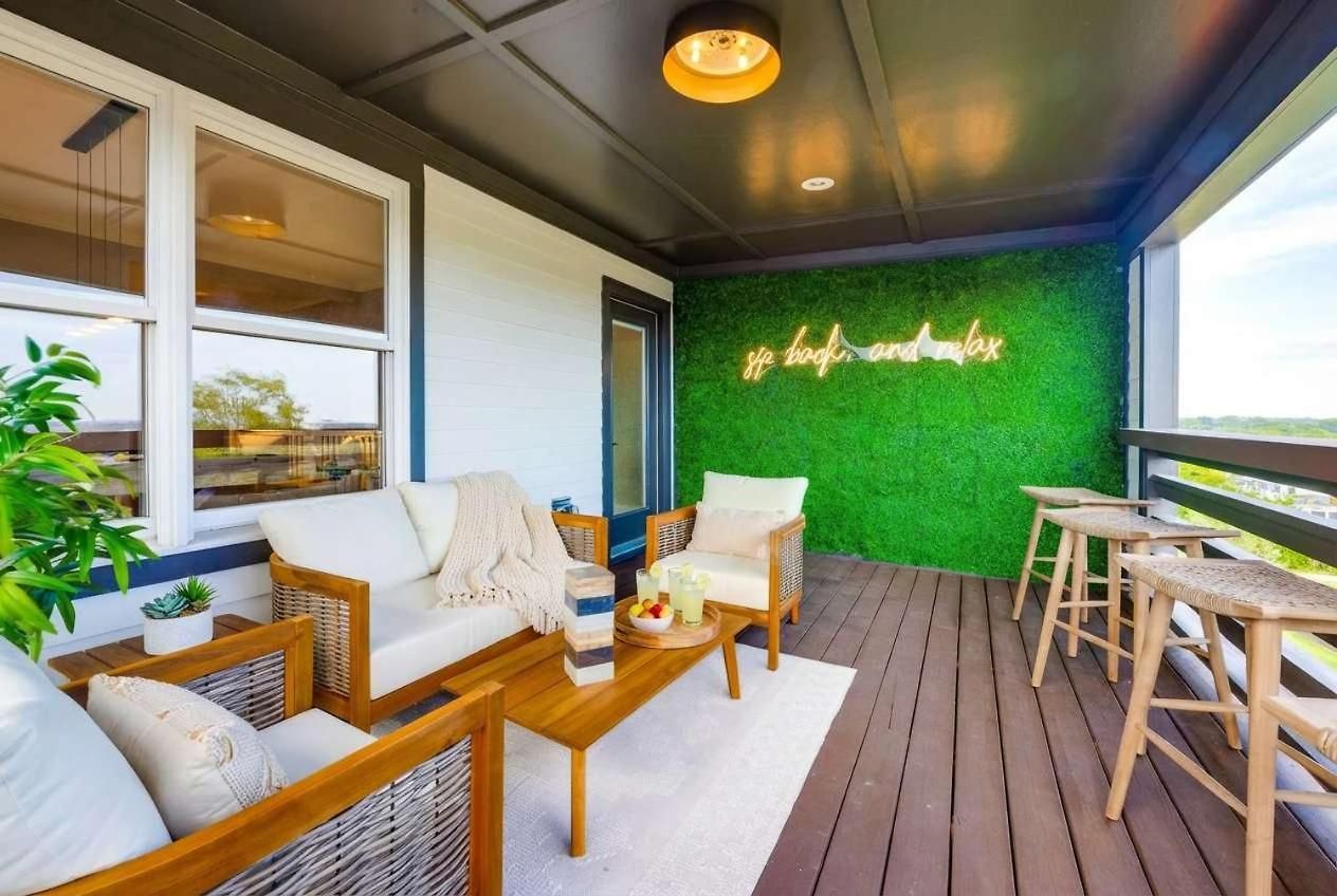 Holiday home Luxe Pool Hot Tub & Game Downtown *