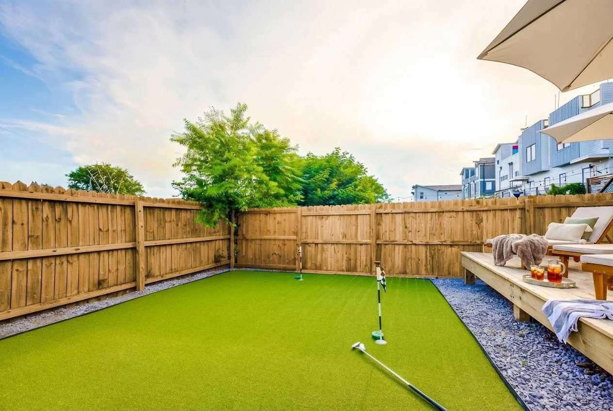 Holiday home Luxe Pool Hot Tub & Game Downtown *
