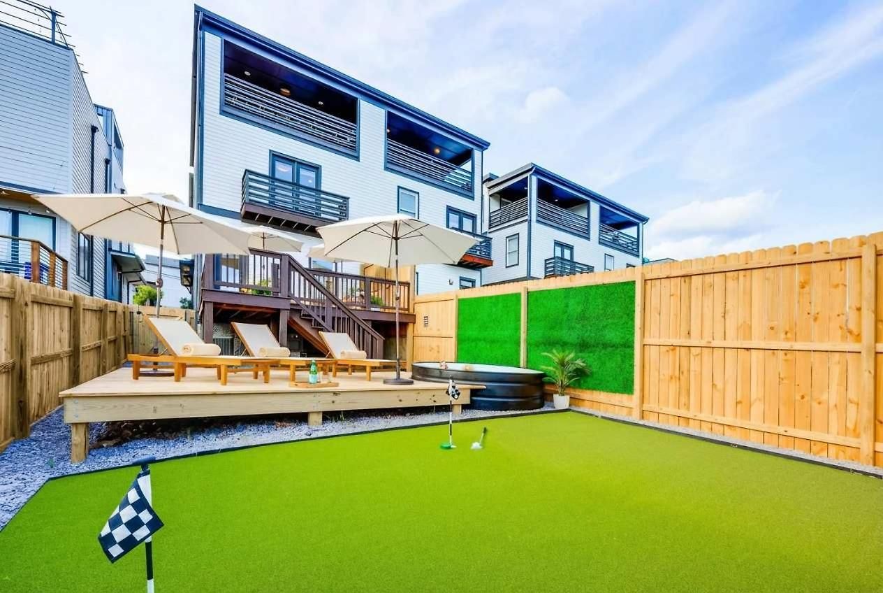 Holiday home Luxe Pool Hot Tub & Game Downtown