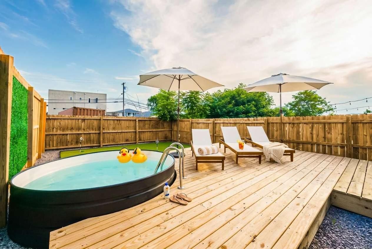 Luxe Pool Hot Tub & Game Downtown Nashville