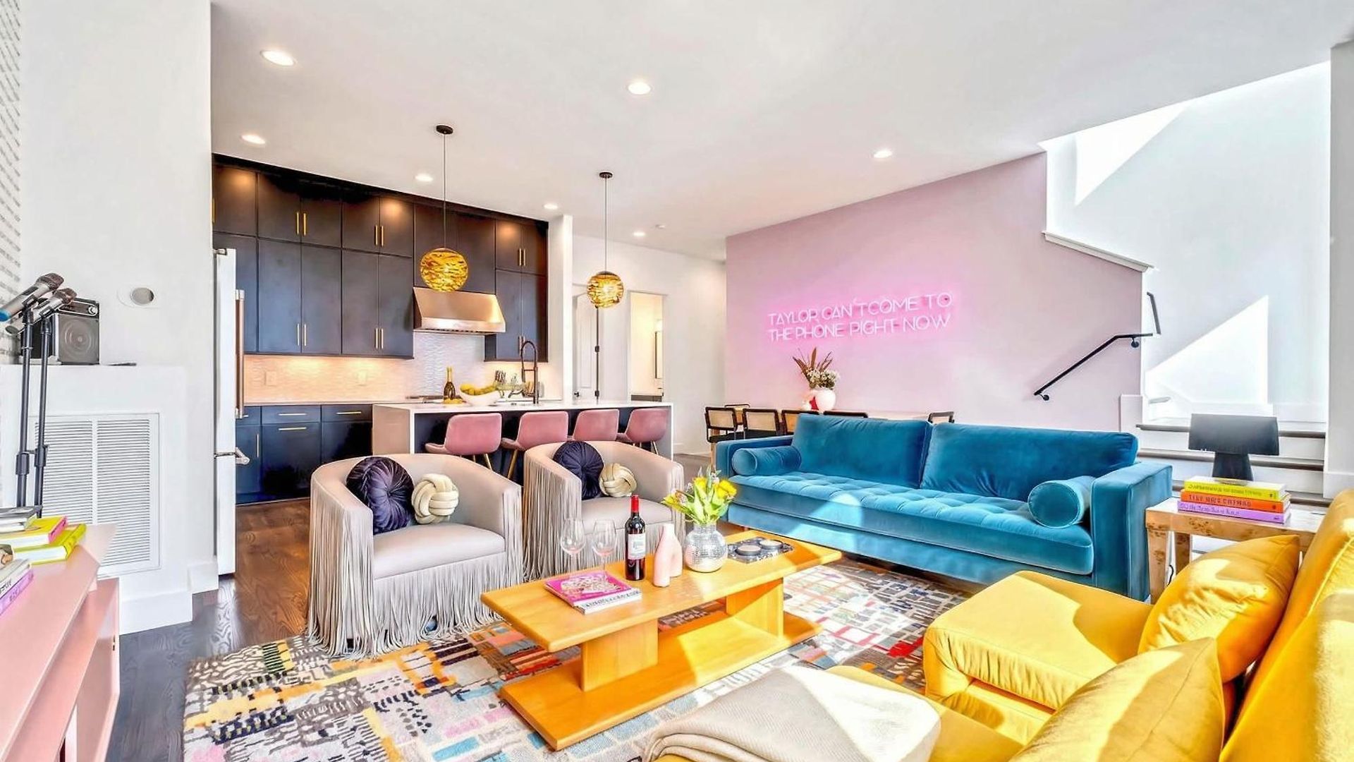 Taylor Swift Inspired Hot Tub Rooftop Deck Views Holiday home