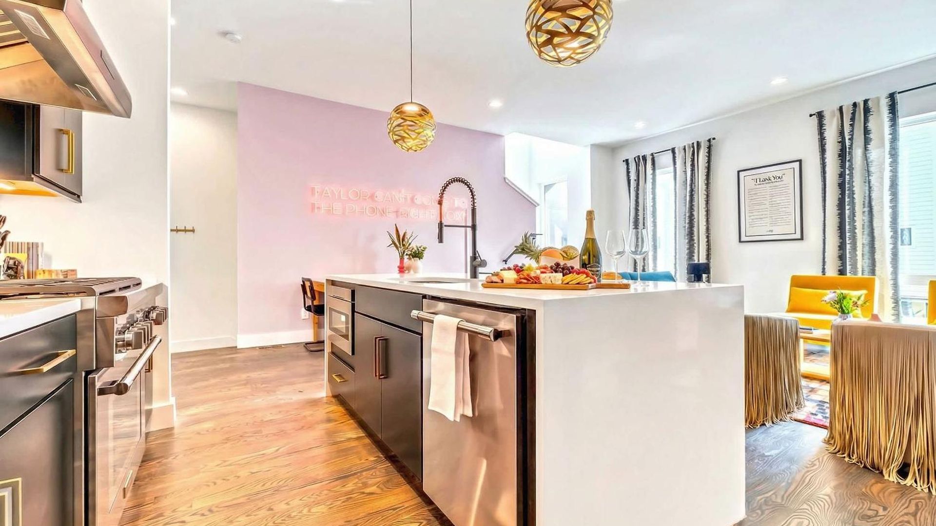 Holiday home Taylor Swift Inspired Hot Tub Rooftop Deck Views