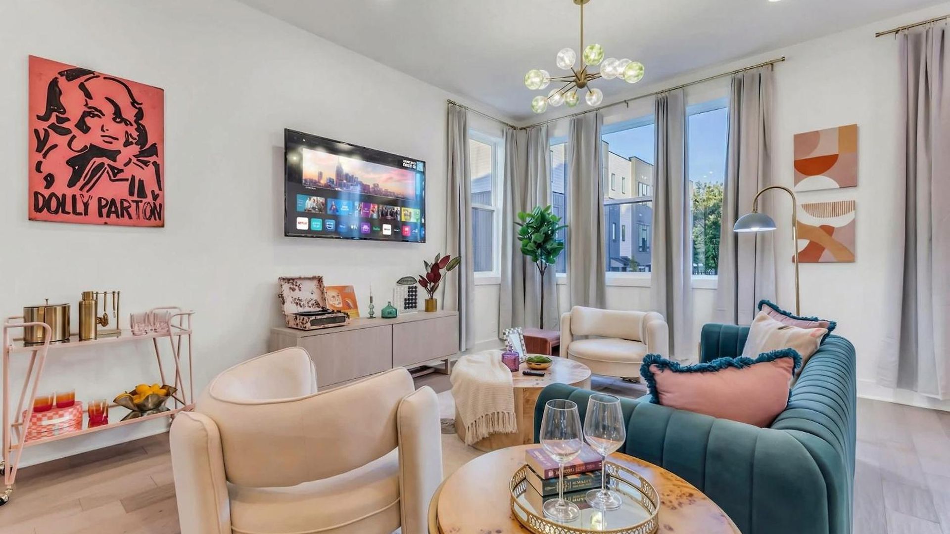 Game & Rooftop Deck At Downtown Holiday home