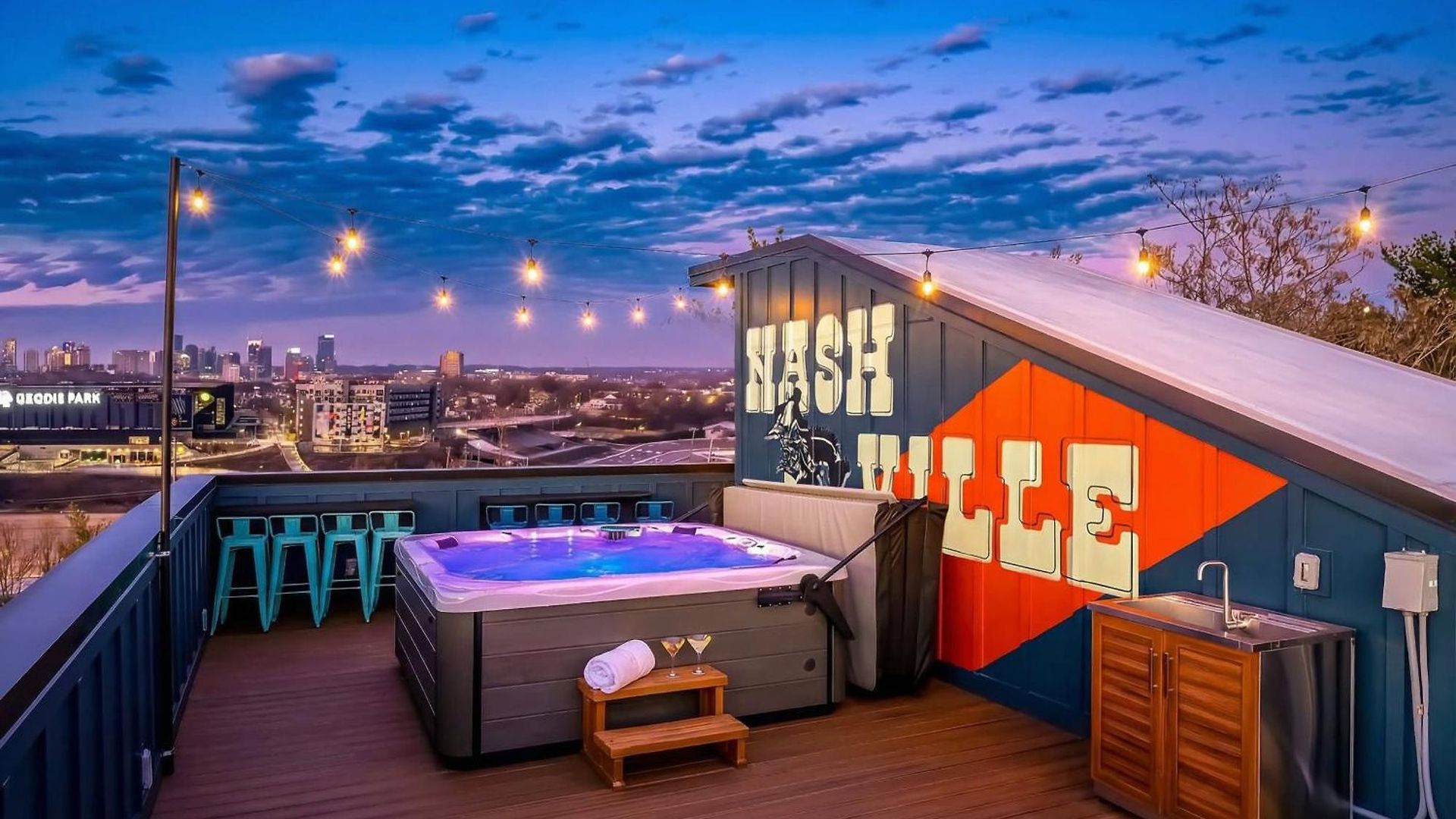 Holiday home Rooftop Deck Hot Tub & Game In Nashville