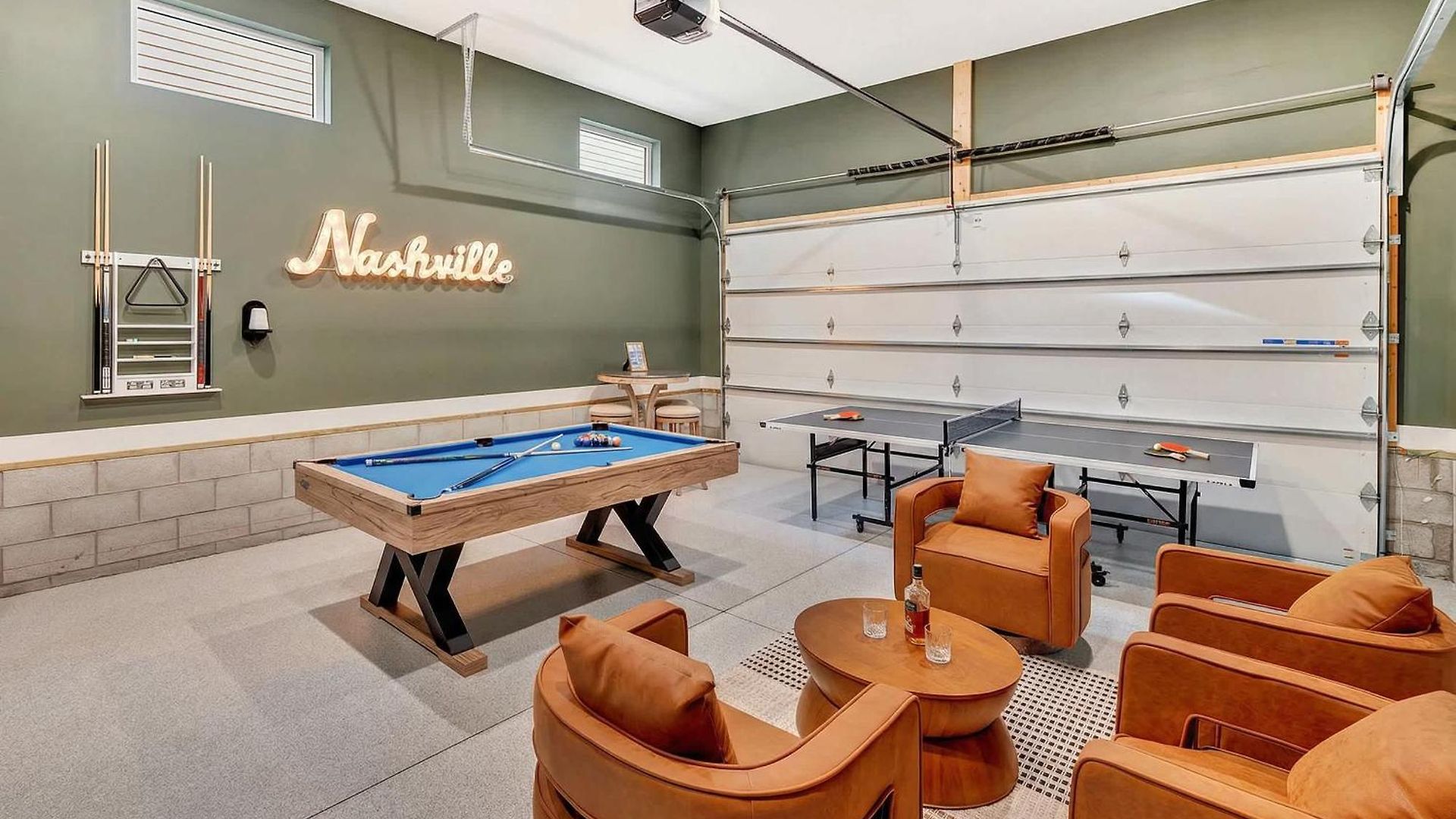Rooftop Deck & Shuffleboard Bbq Near Downtown Nashville