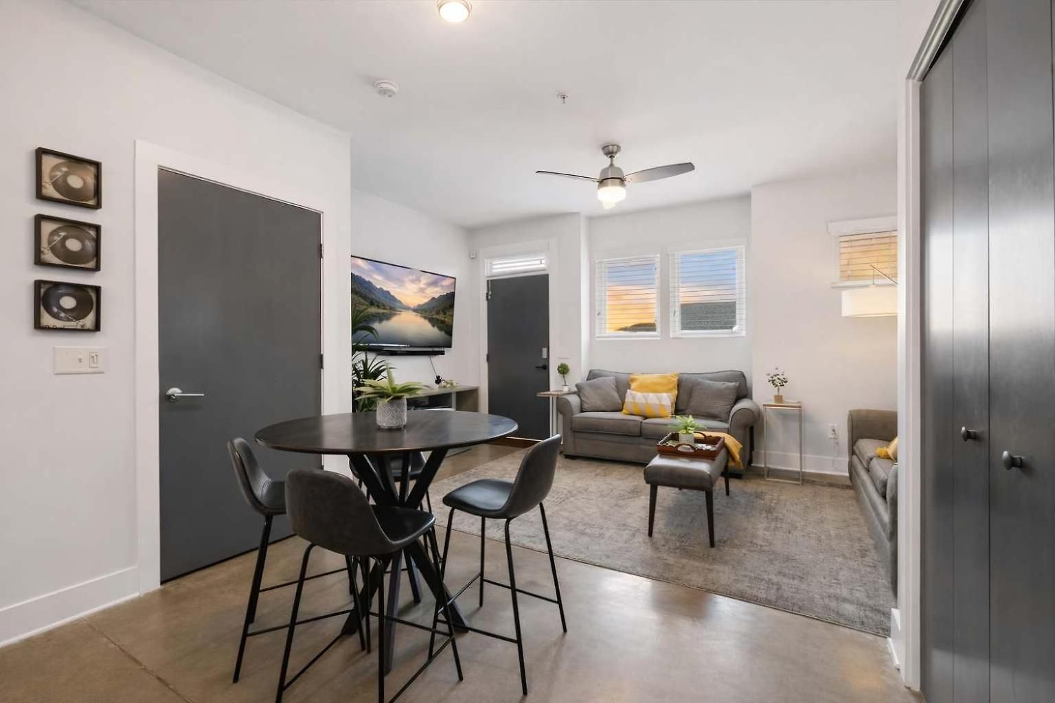 Modern 3-story Townhome W Rooftop & Views