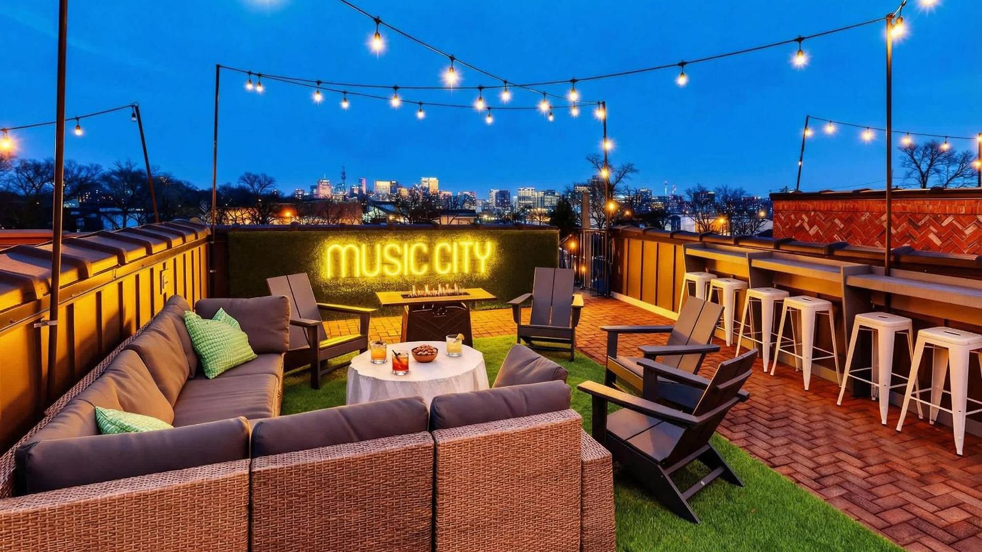 Skyline Views With Double Rooftop Deck & Game * Nashville