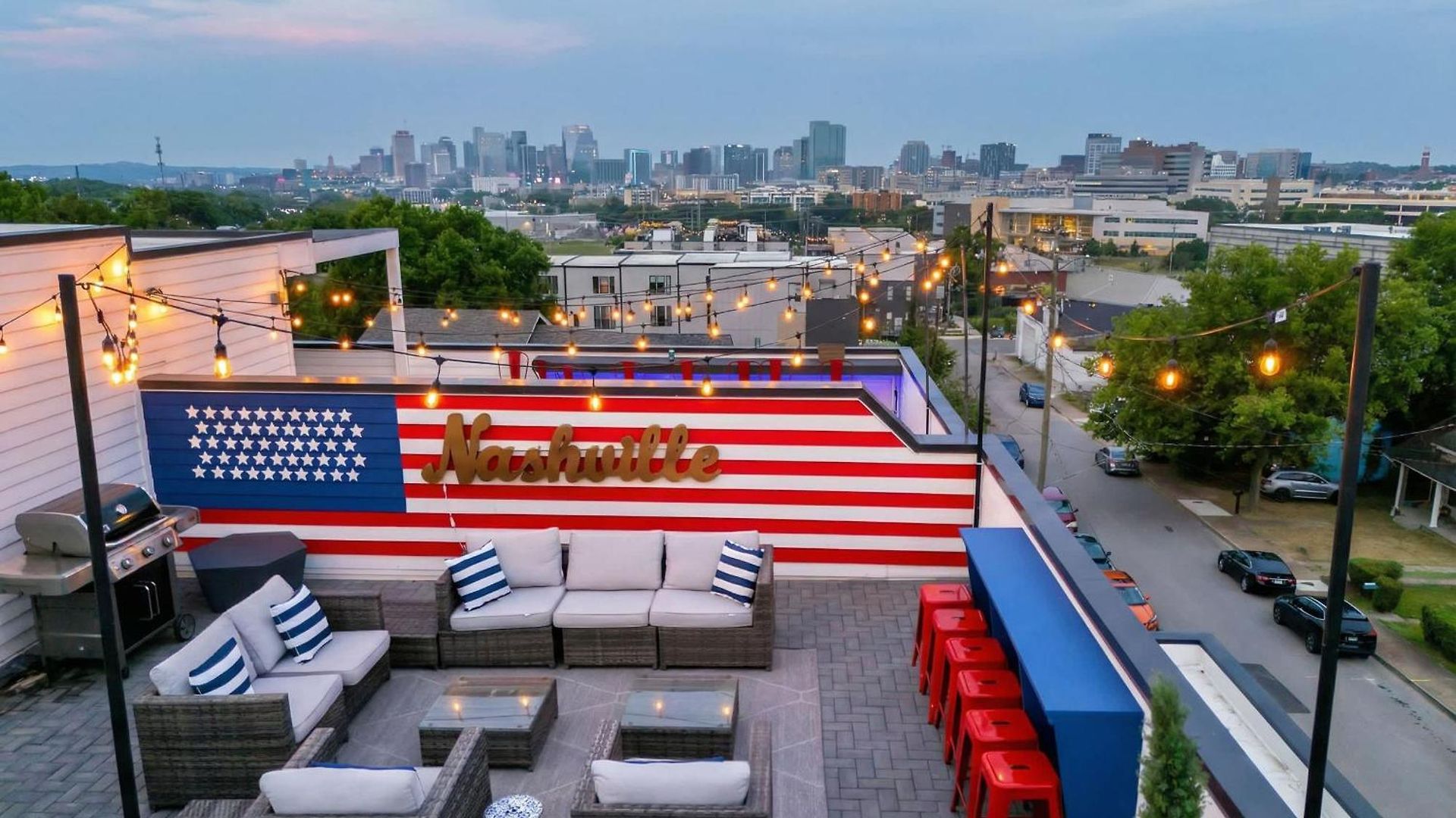 Holiday home Rooftop Deck & Shuffleboard Bbq Near Downtown *