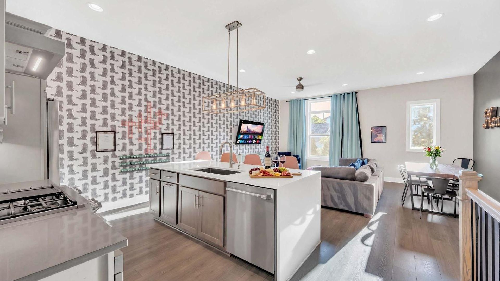 Brand New Views Karaoke Near Downtown Holiday home