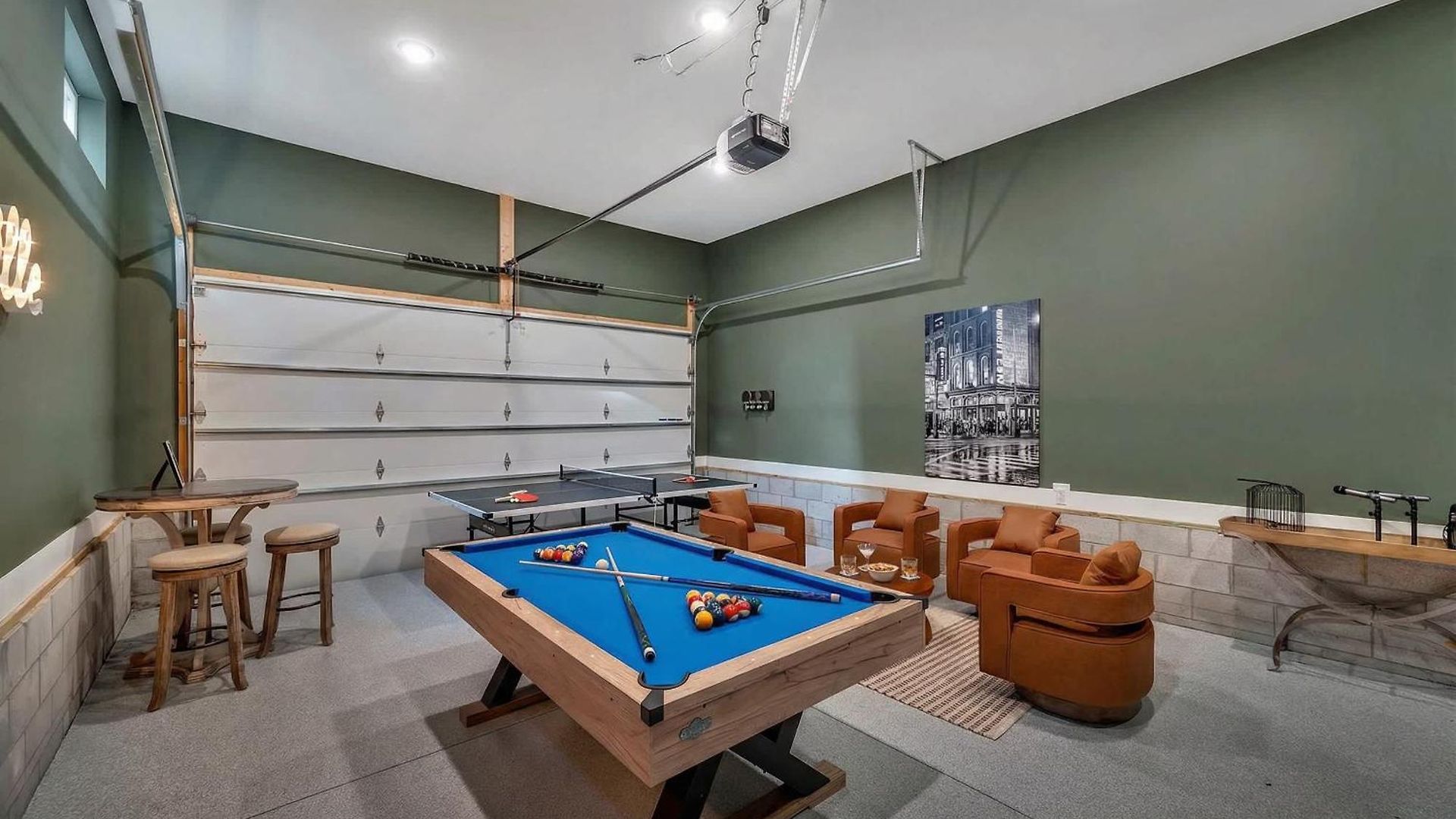 Rooftop Deck & Shuffleboard Bbq Near Downtown *
