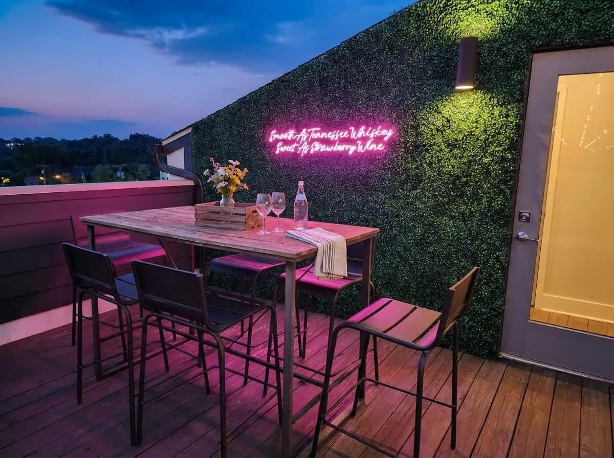 Rooftop Views Ping Pong Lounge Holiday home *